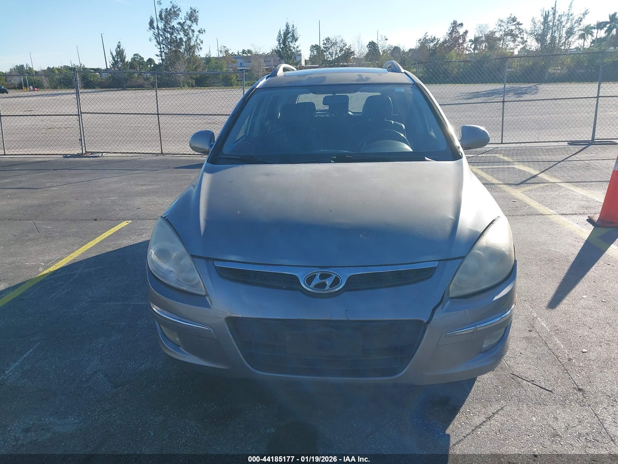 HYUNDAI ELANTRA image 6