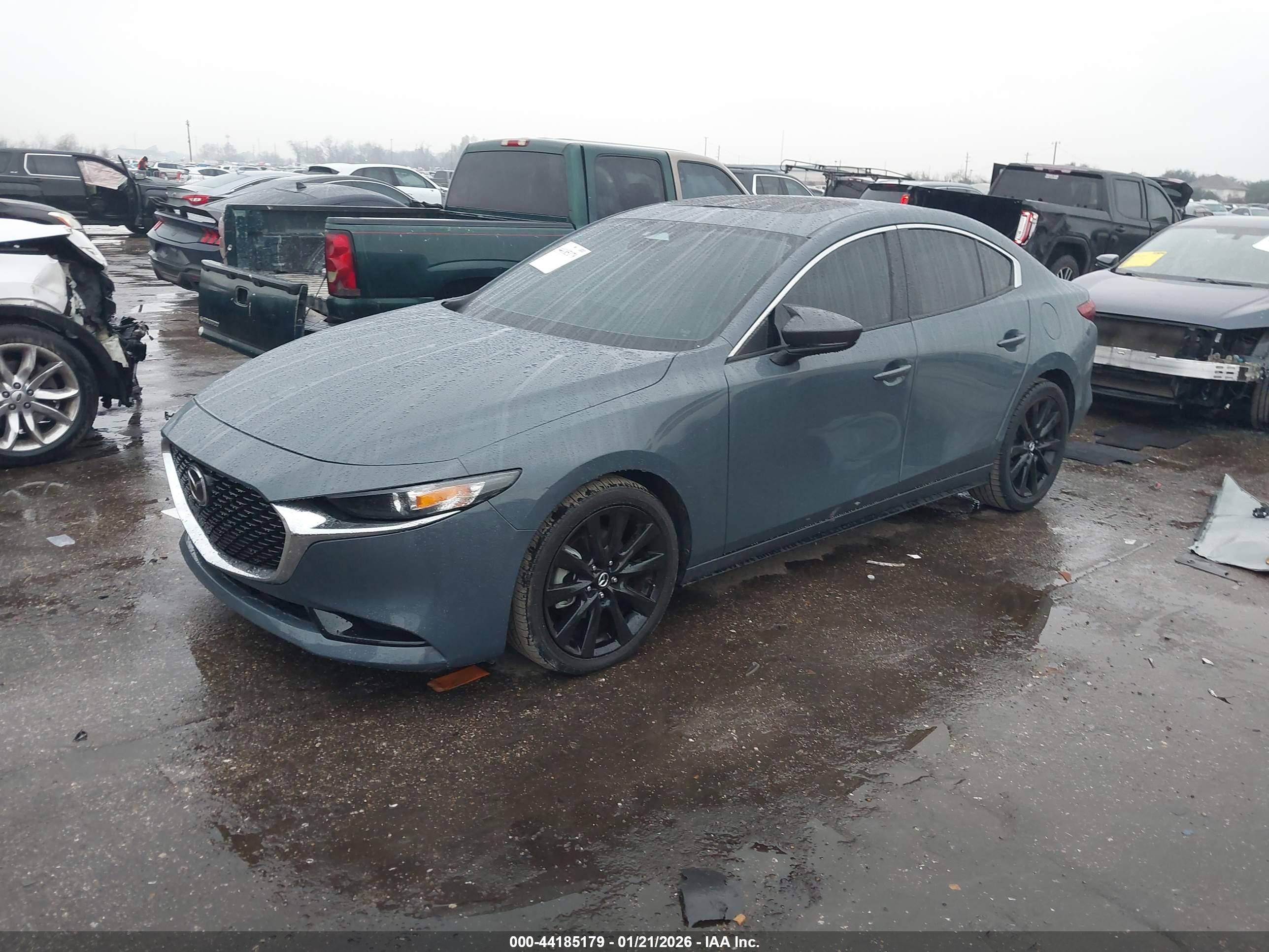 MAZDA MAZDA3 image 2