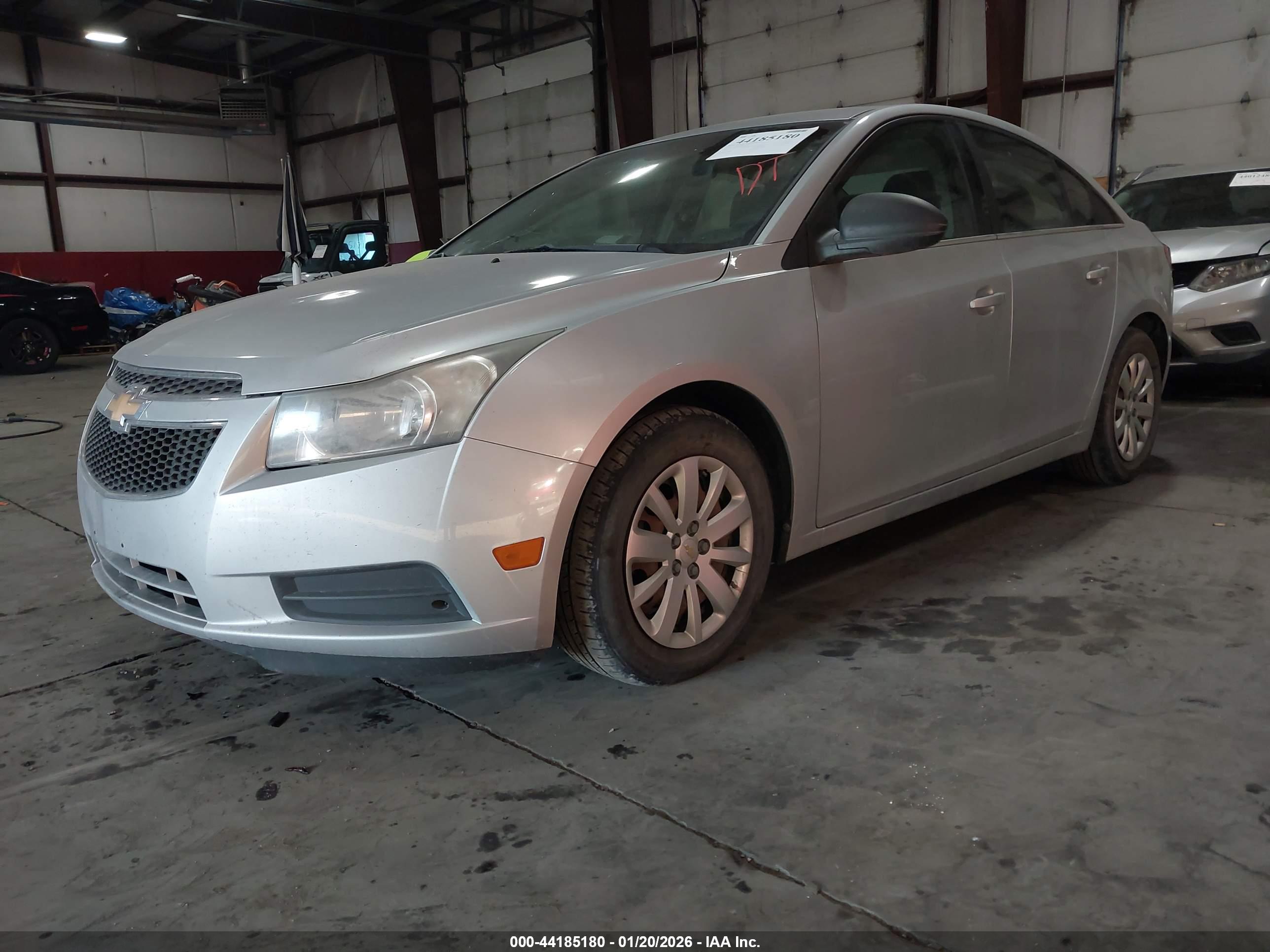 CHEVROLET CRUZE image 2