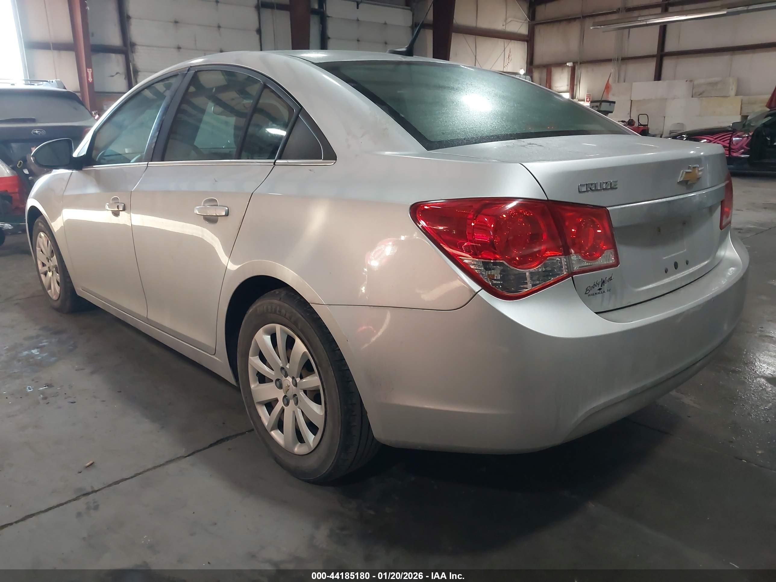 CHEVROLET CRUZE image 3