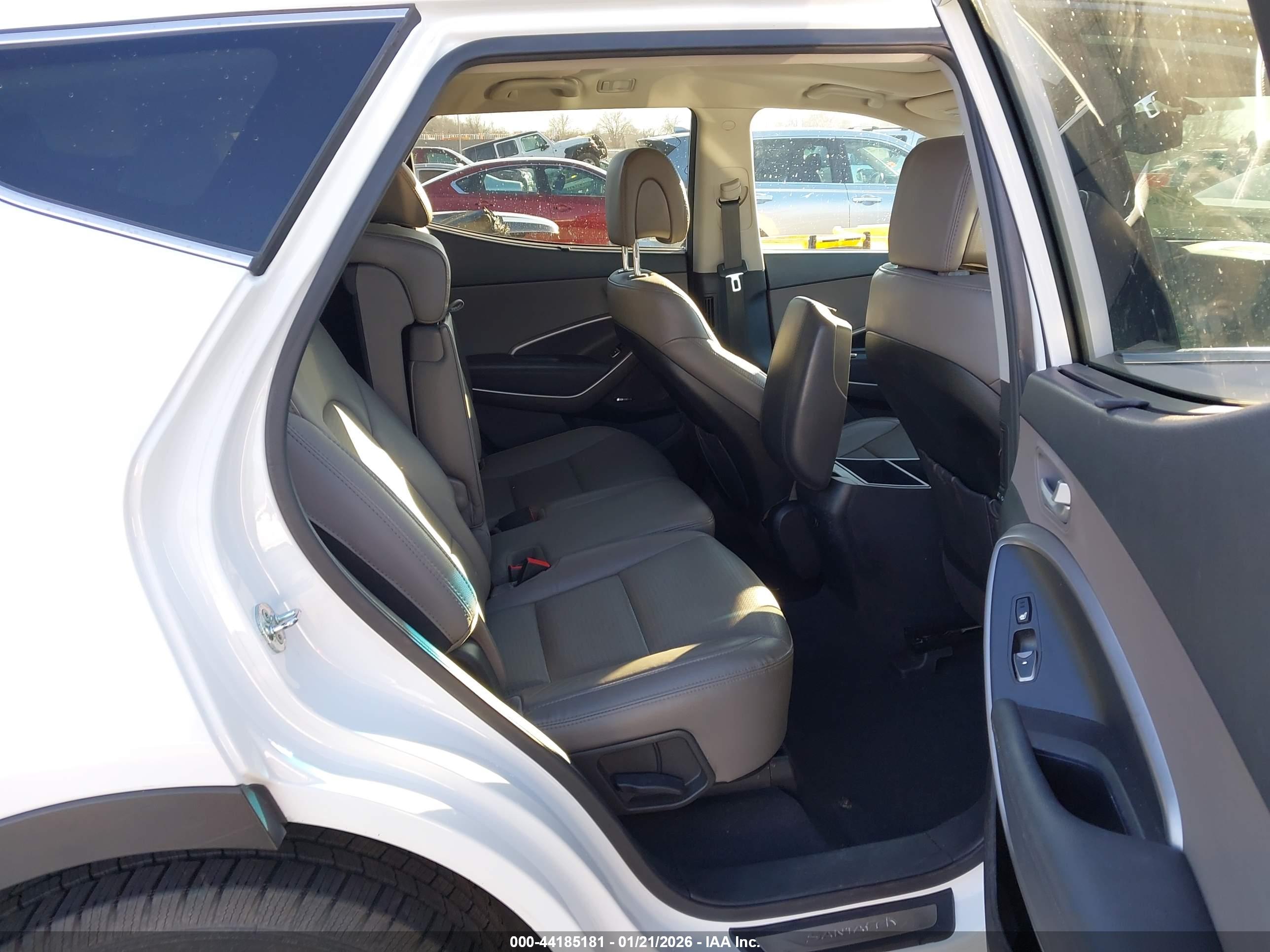 HYUNDAI SANTA image 8