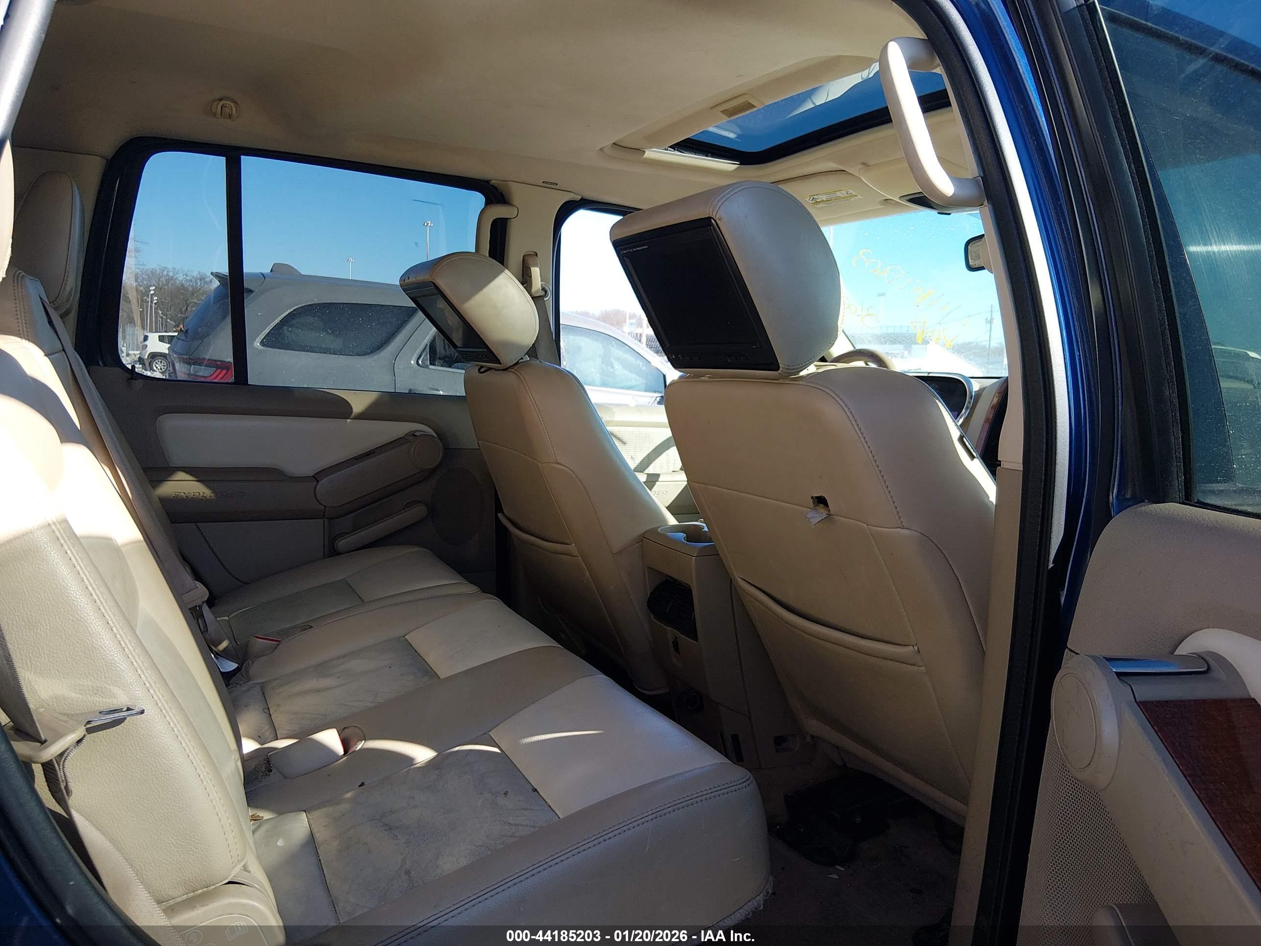 FORD EXPLORER image 8