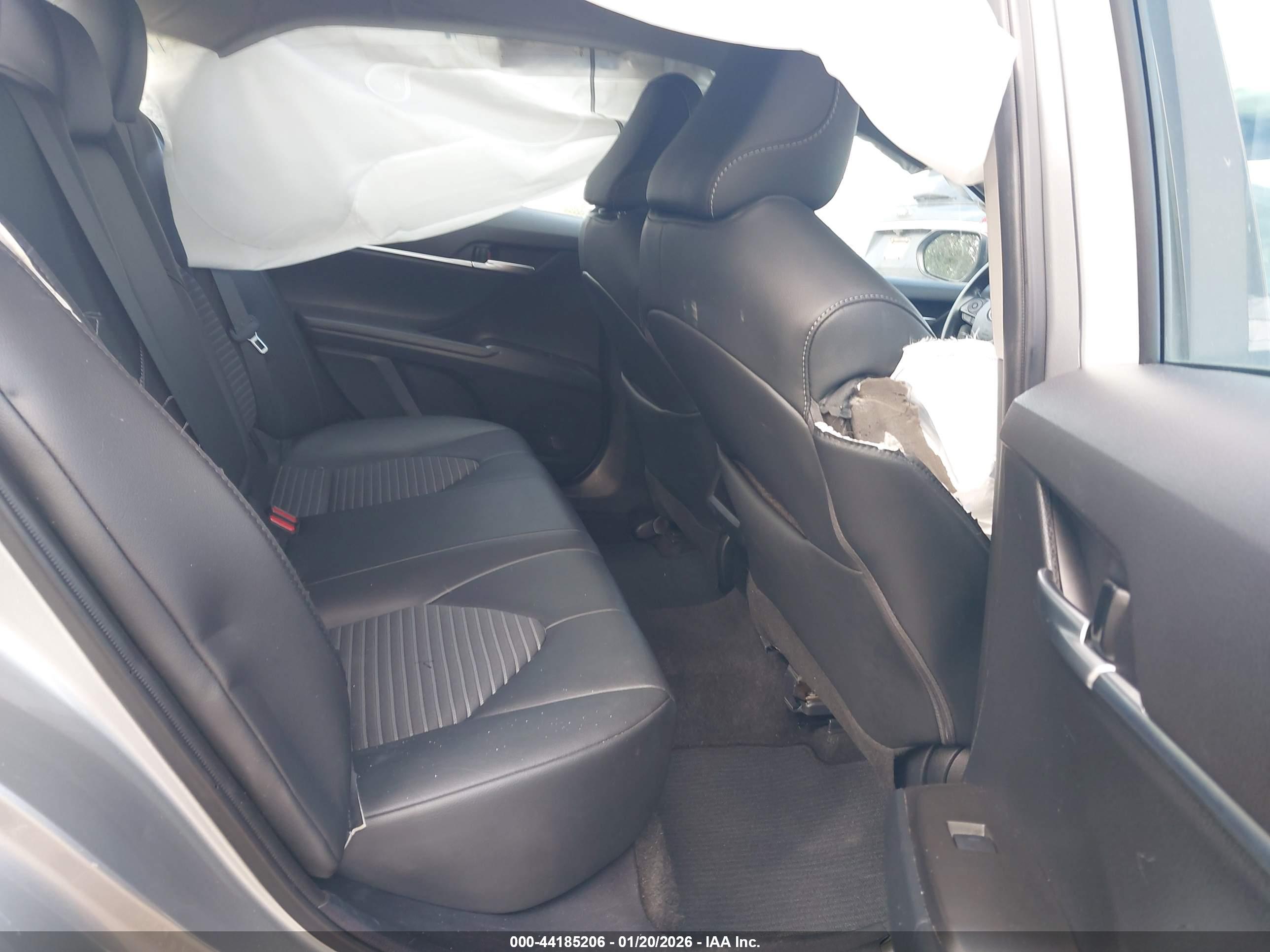 TOYOTA CAMRY image 8