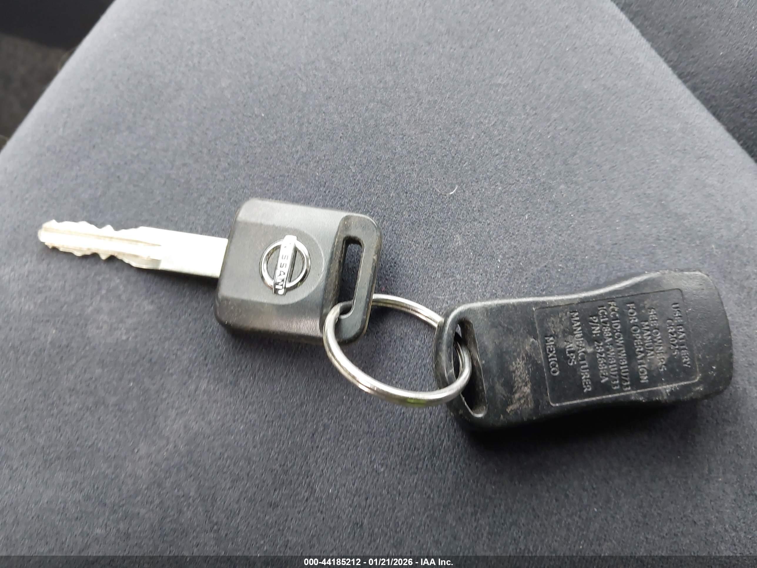 NISSAN VERSA image 11