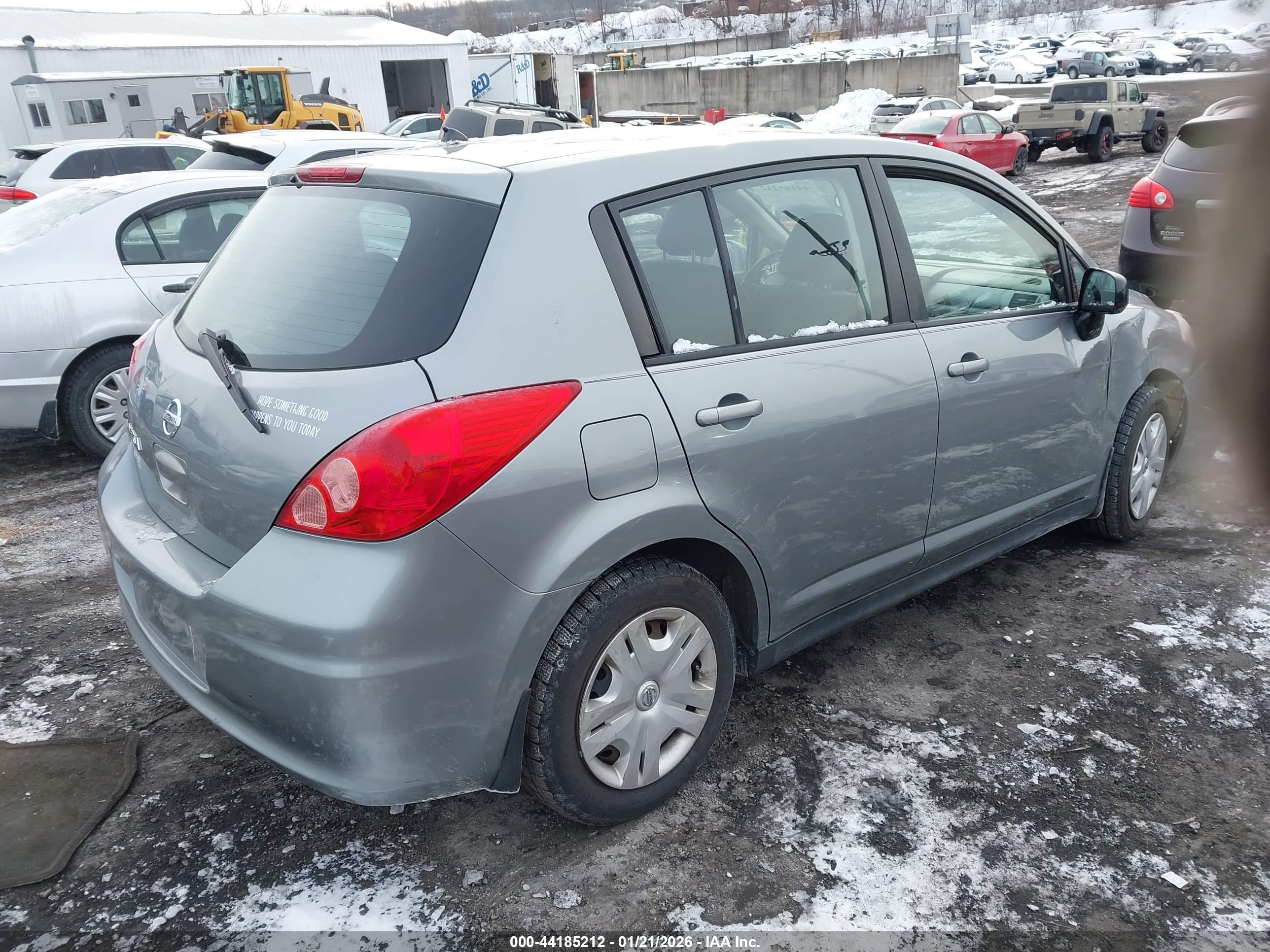 NISSAN VERSA image 4