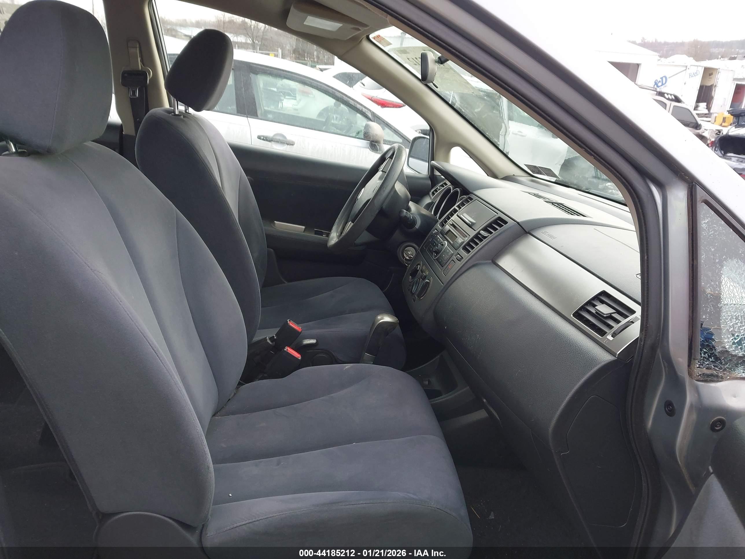 NISSAN VERSA image 5