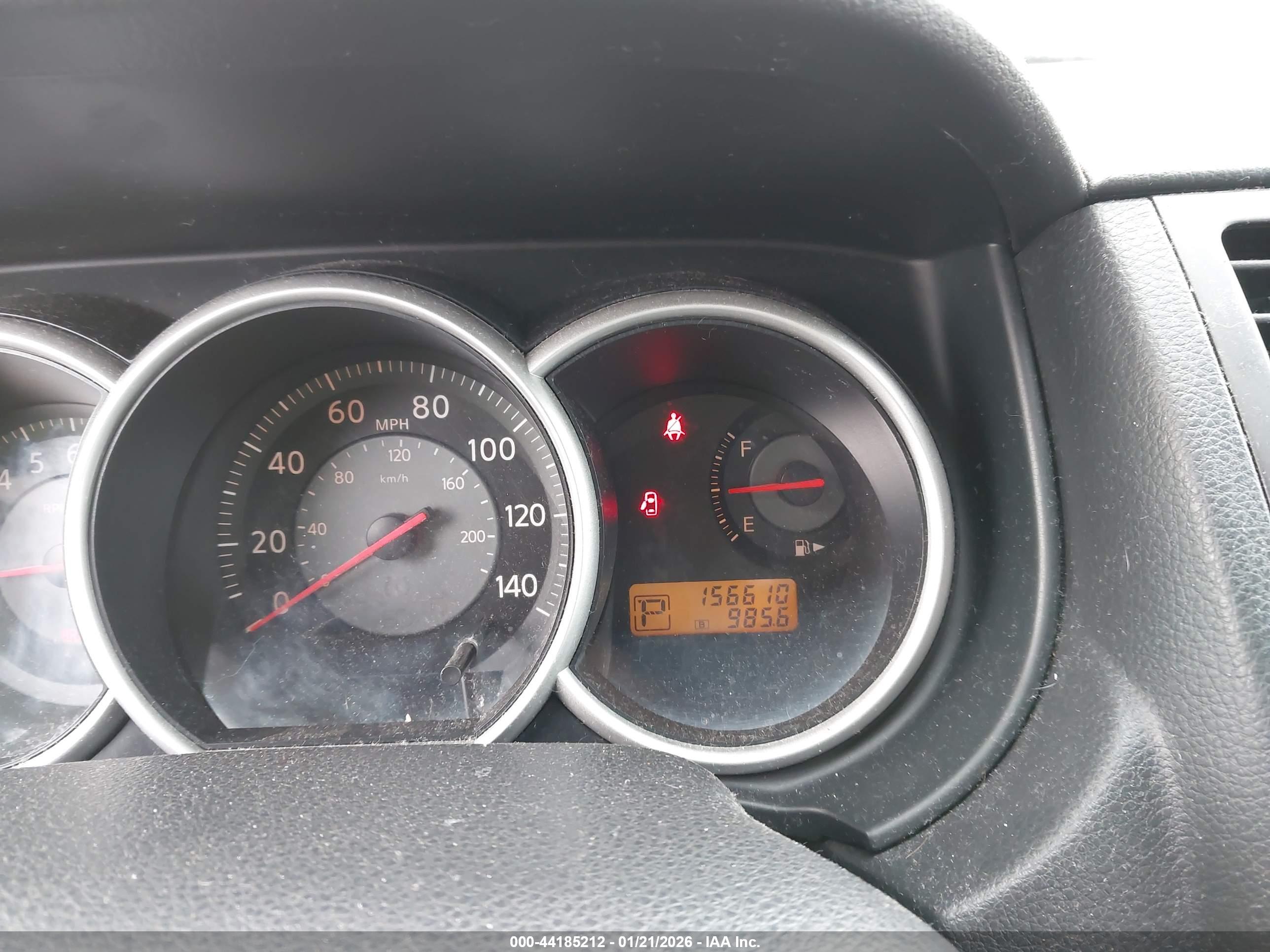 NISSAN VERSA image 7