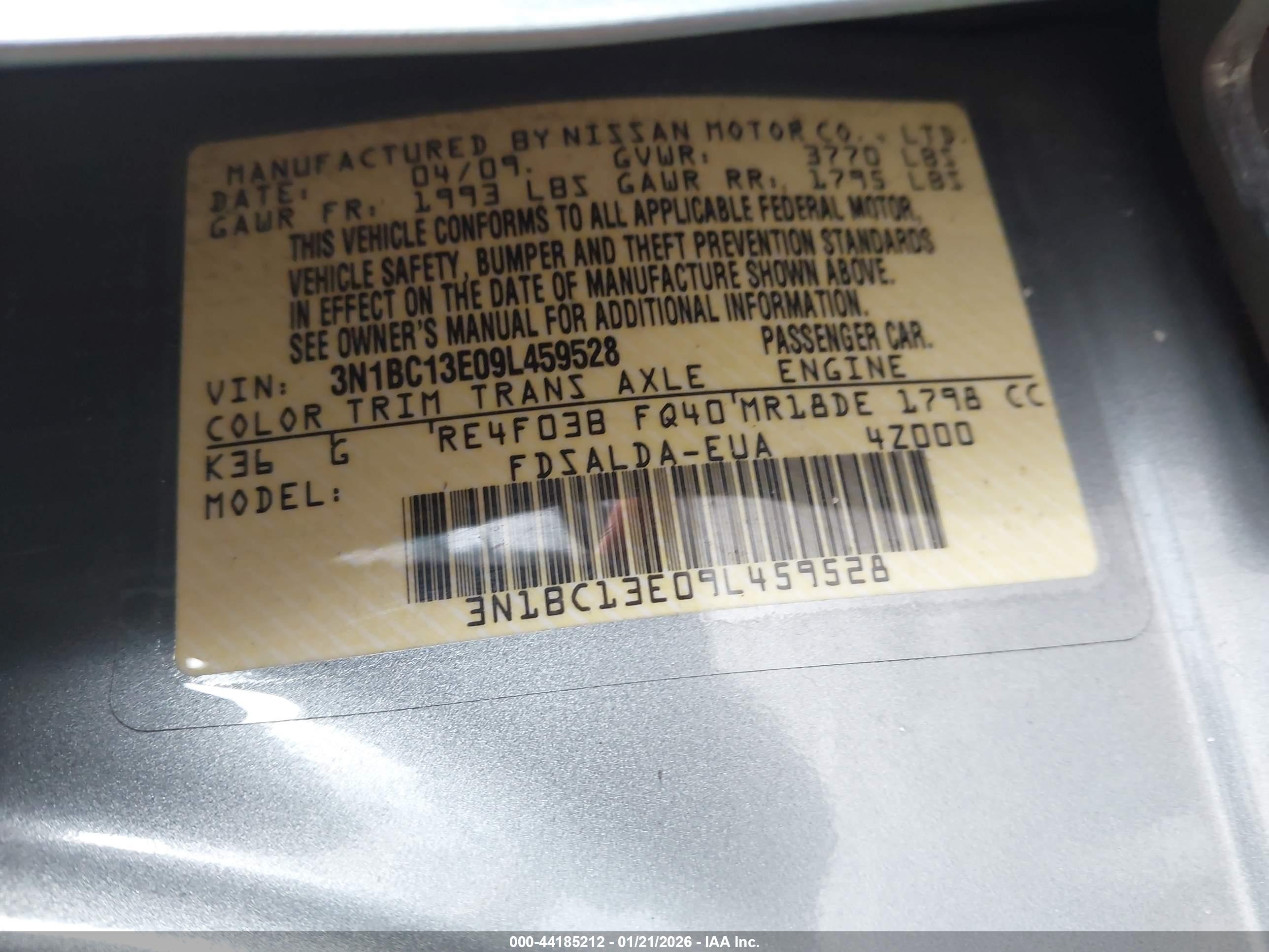 NISSAN VERSA image 9