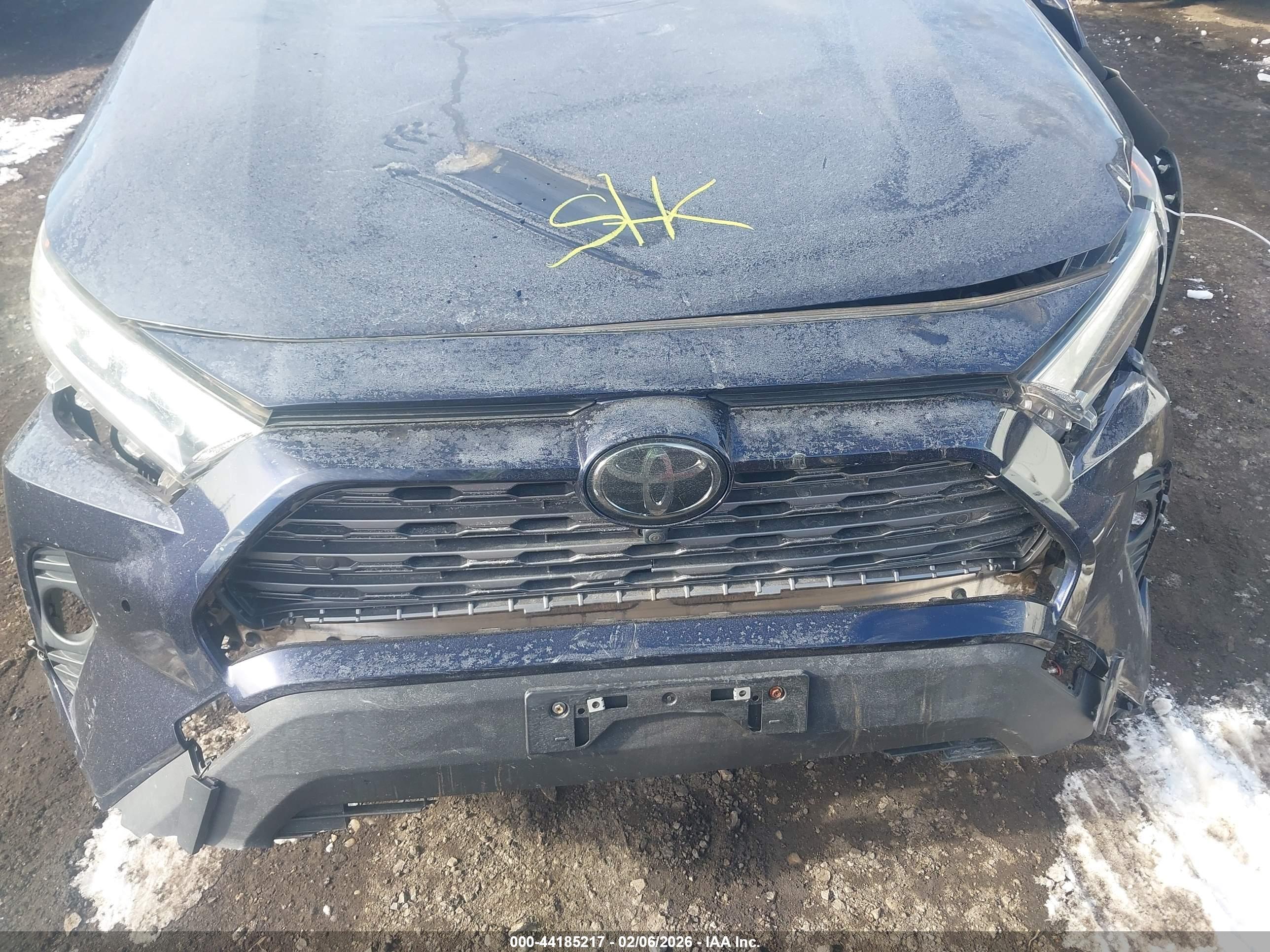 TOYOTA RAV4 image 10