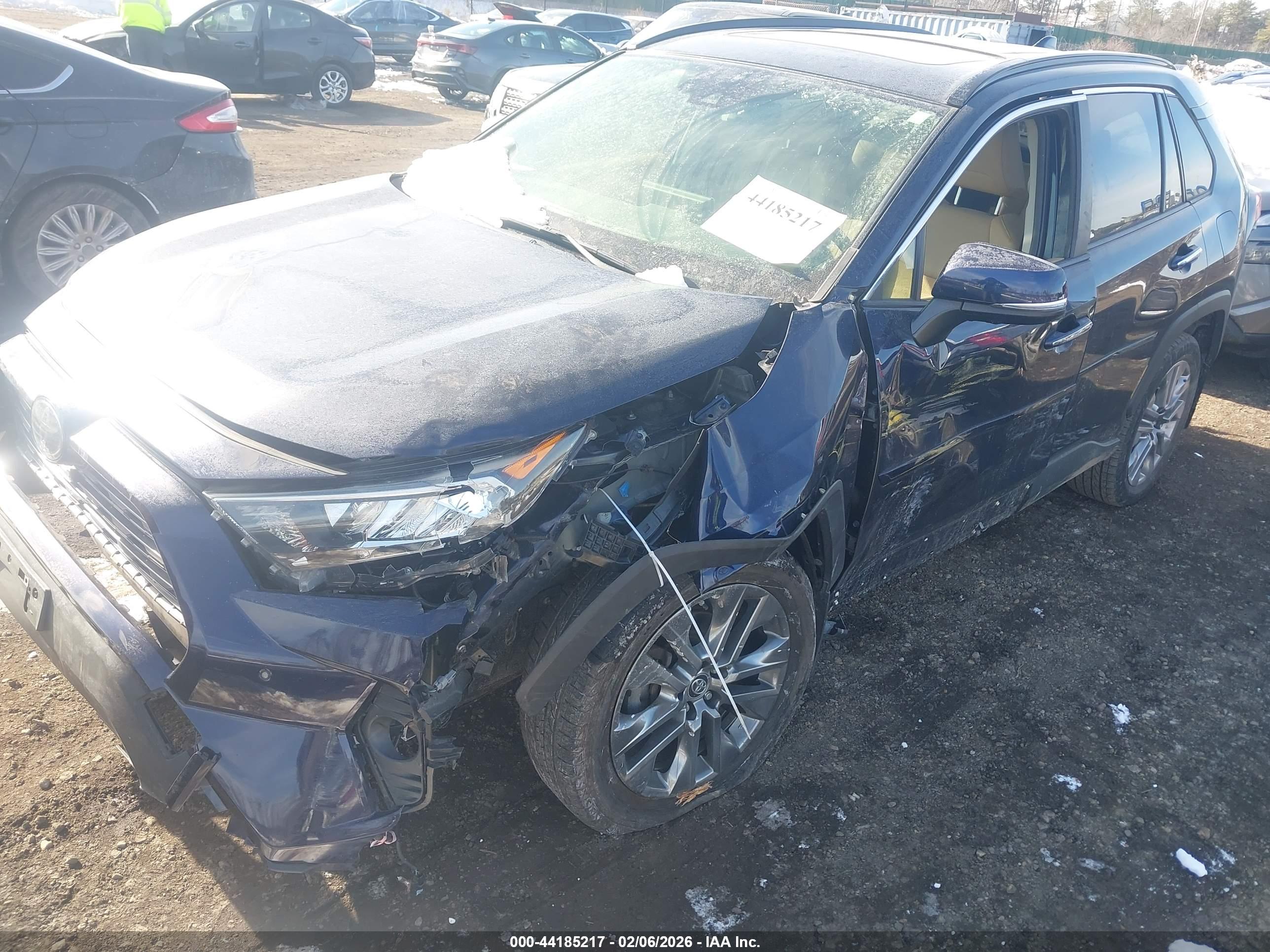 TOYOTA RAV4 image 6