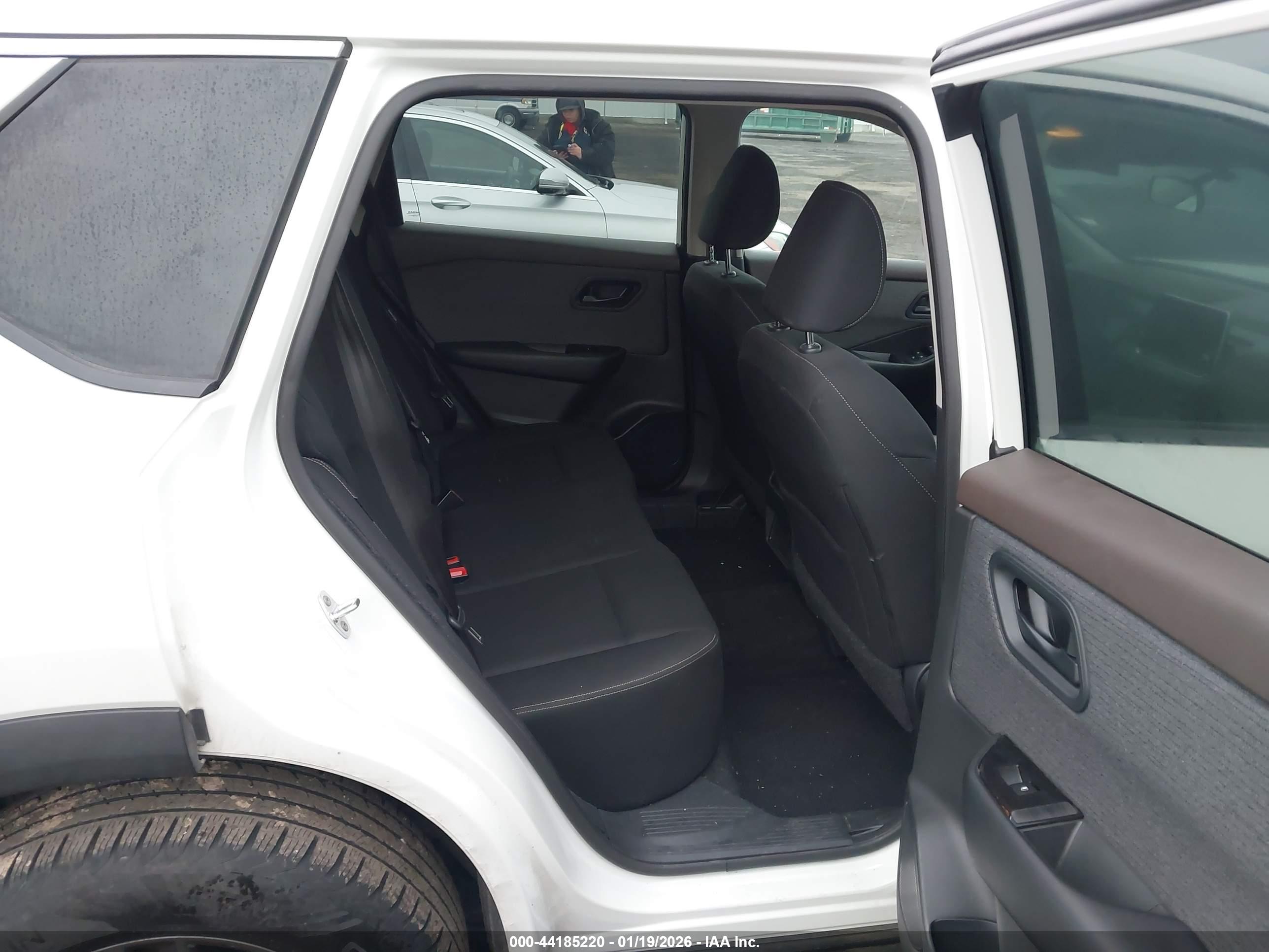 NISSAN ROGUE image 8