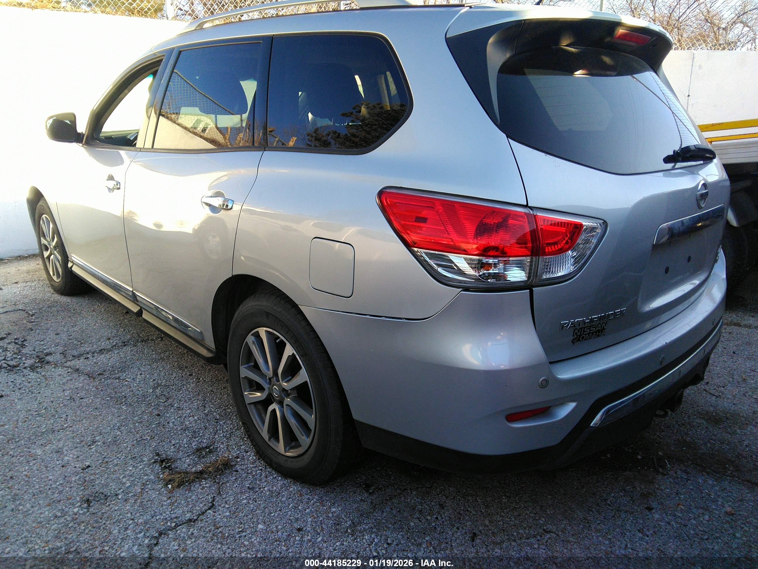 NISSAN PATHFINDER image 3