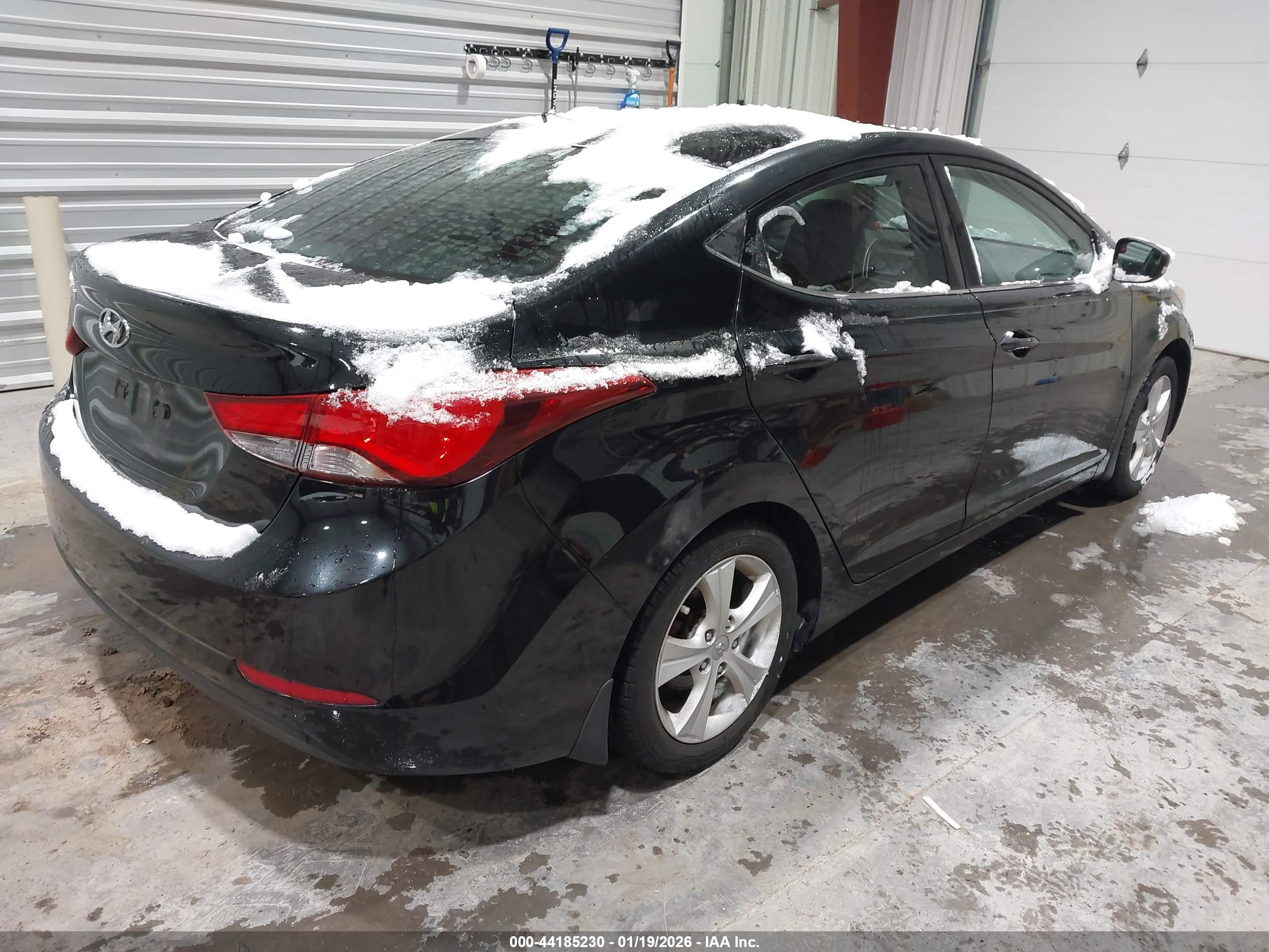 HYUNDAI ELANTRA image 4