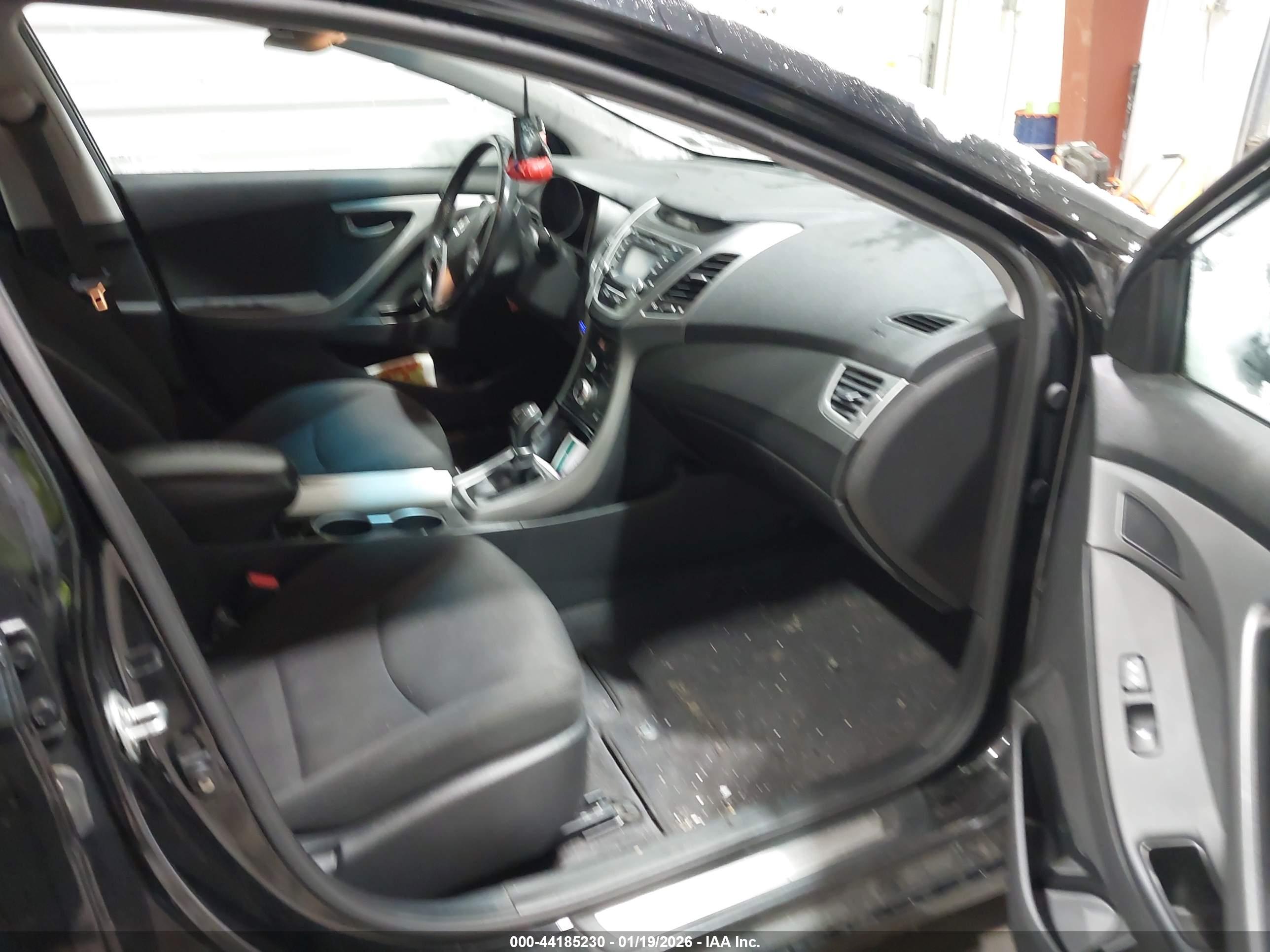 HYUNDAI ELANTRA image 5
