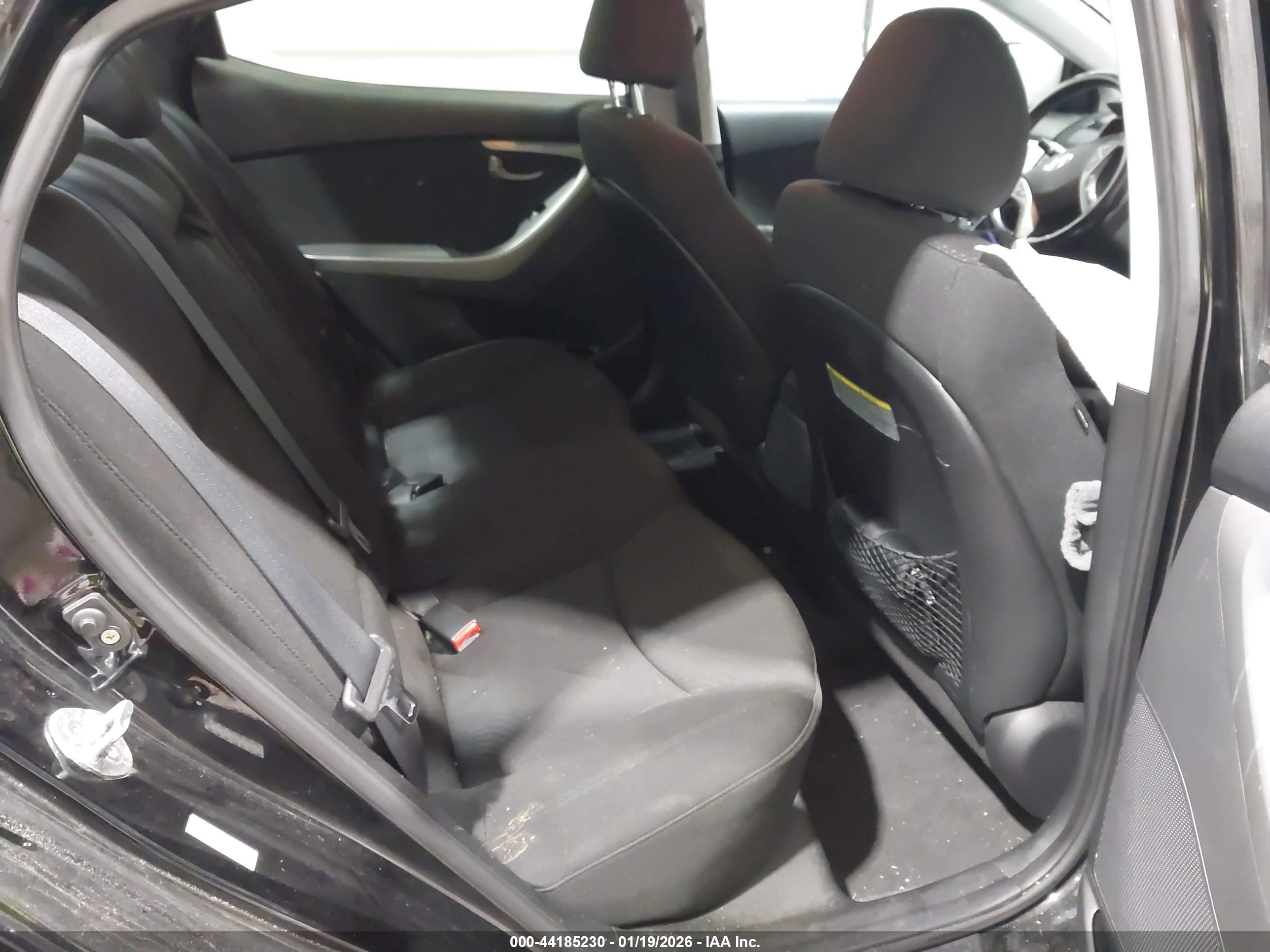 HYUNDAI ELANTRA image 8