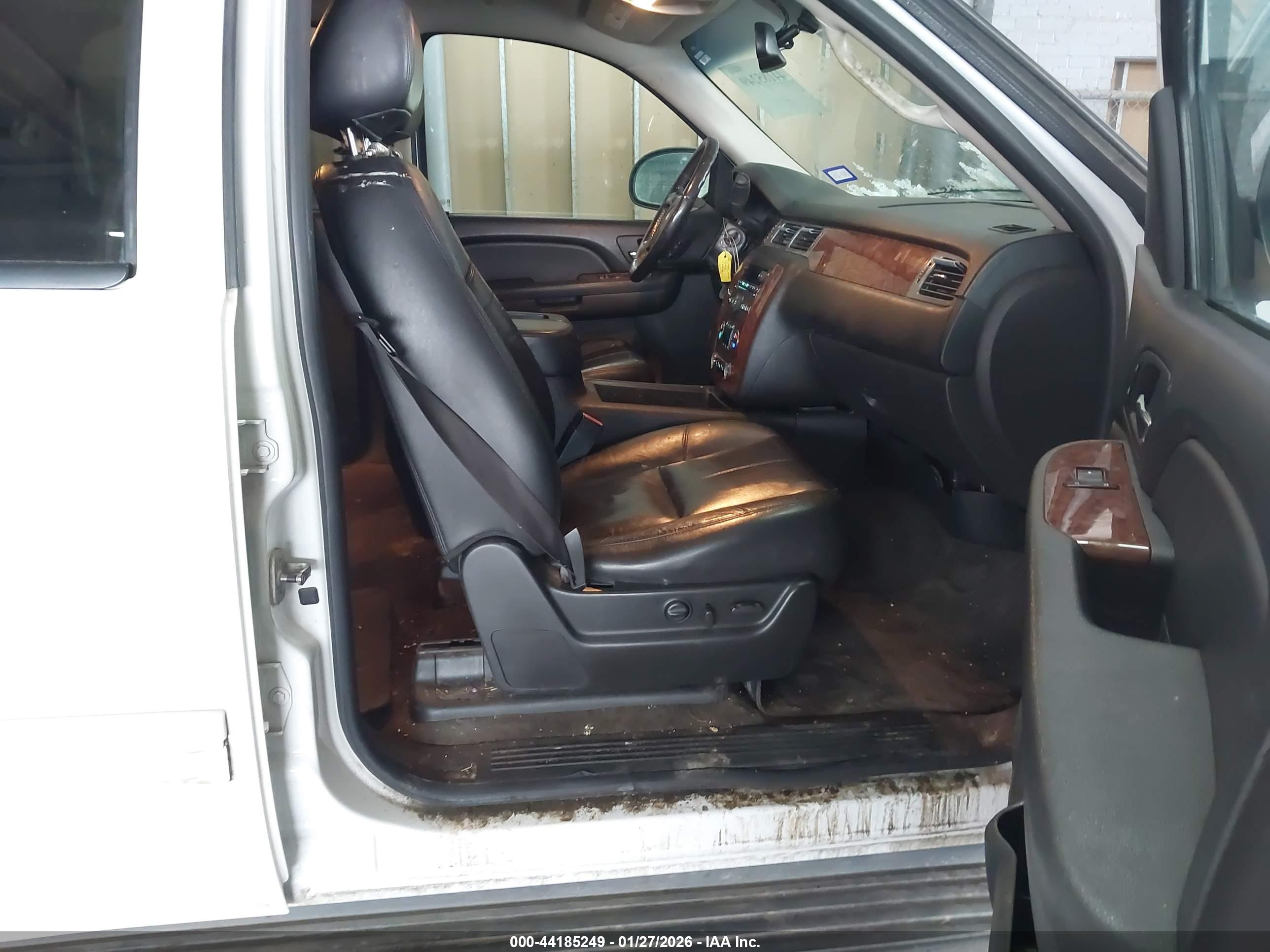 CHEVROLET TAHOE image 5