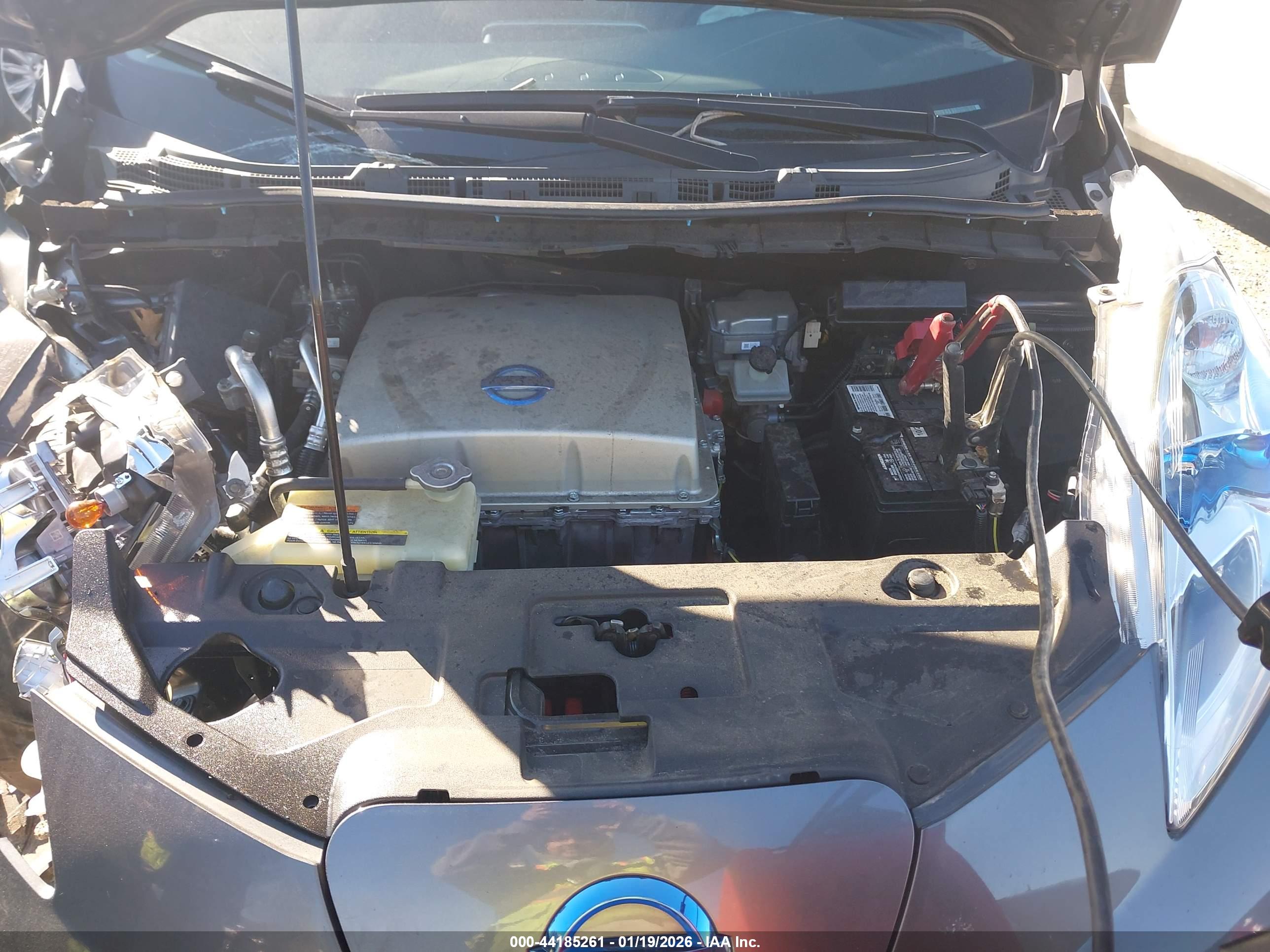 NISSAN LEAF image 10