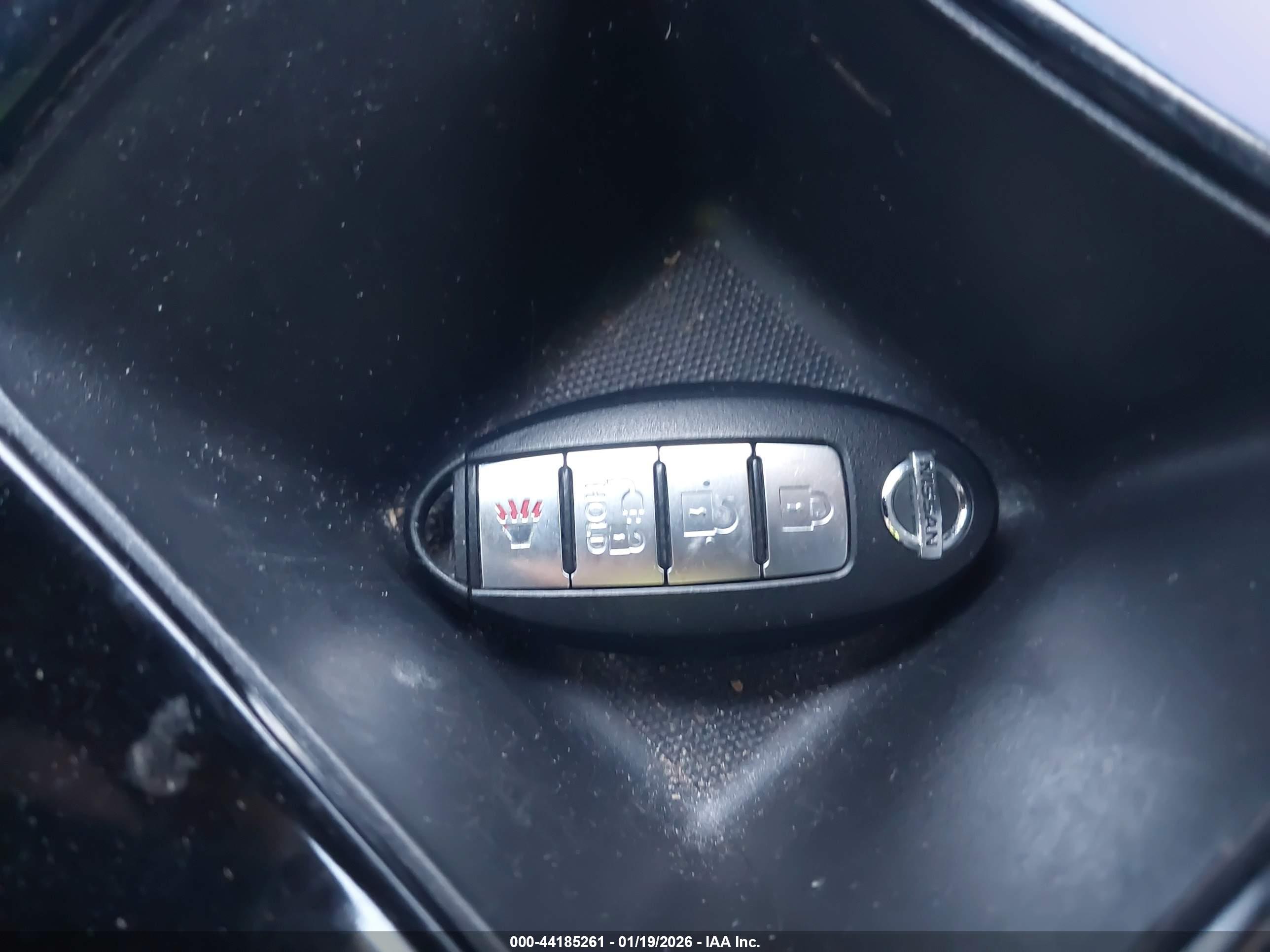 NISSAN LEAF image 11