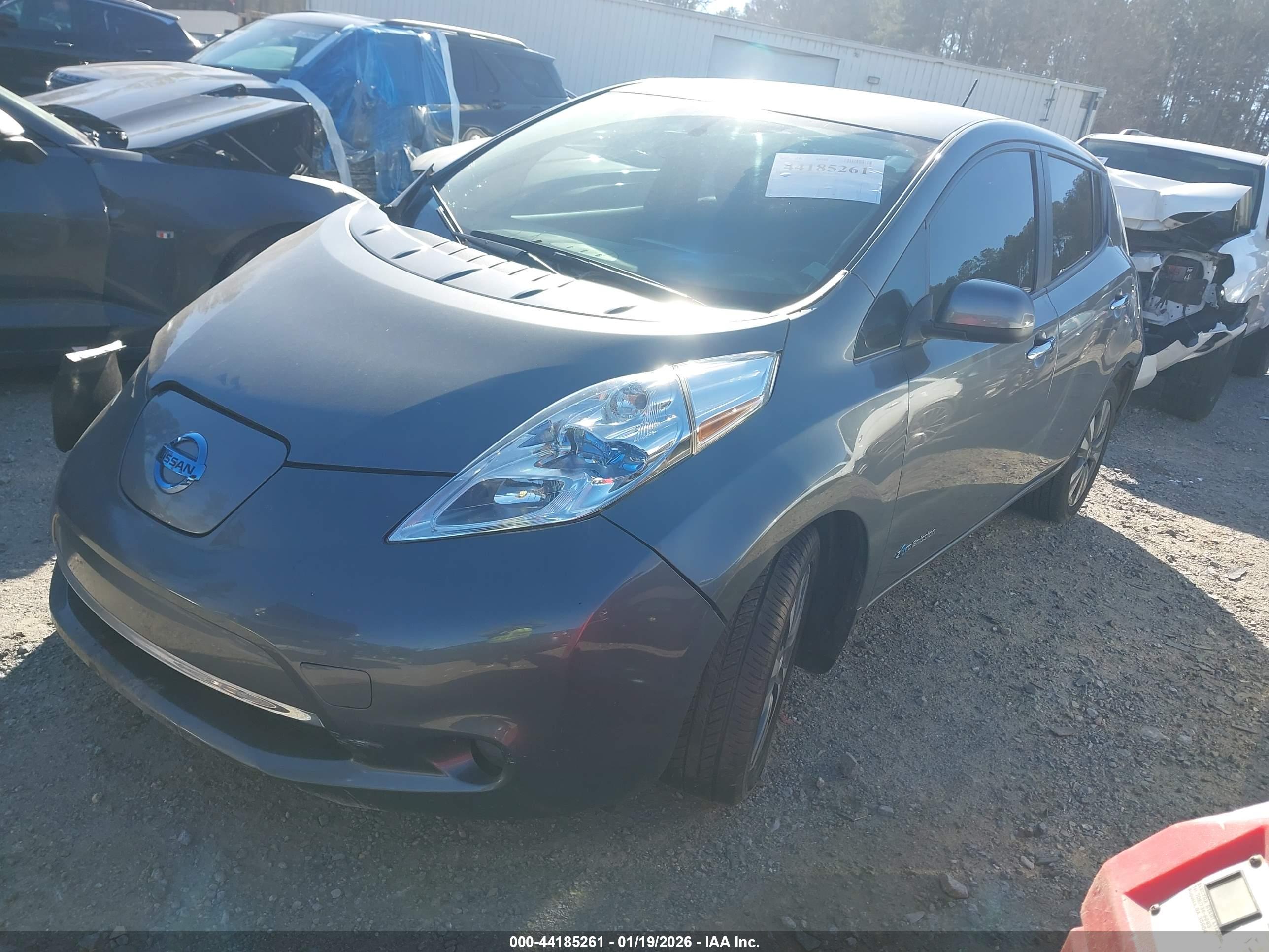 NISSAN LEAF image 2