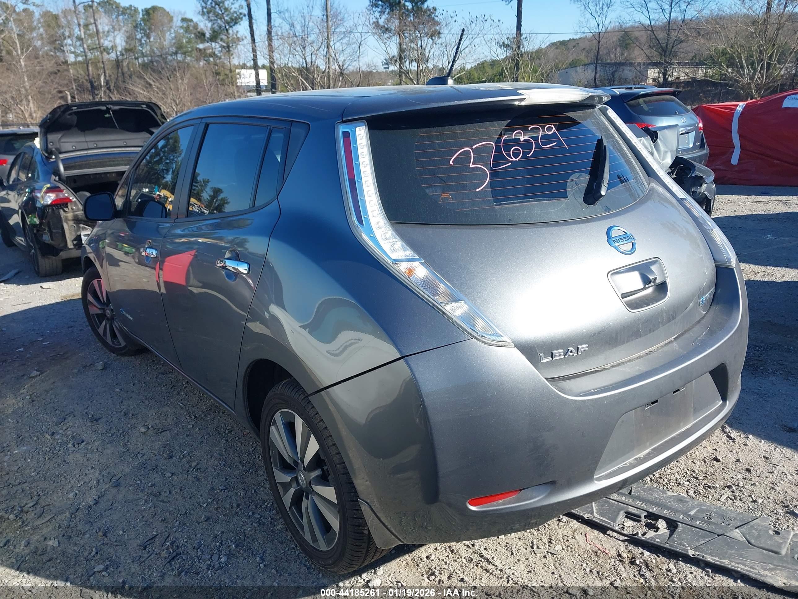 NISSAN LEAF image 3