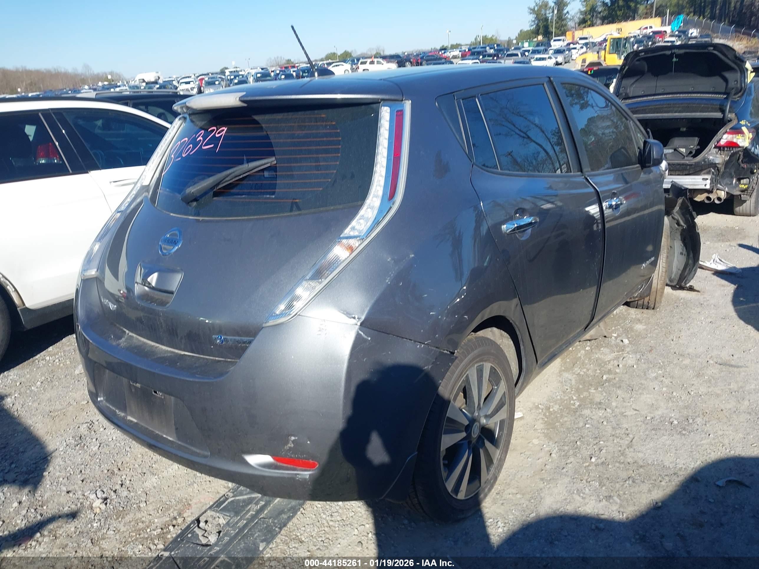 NISSAN LEAF image 4
