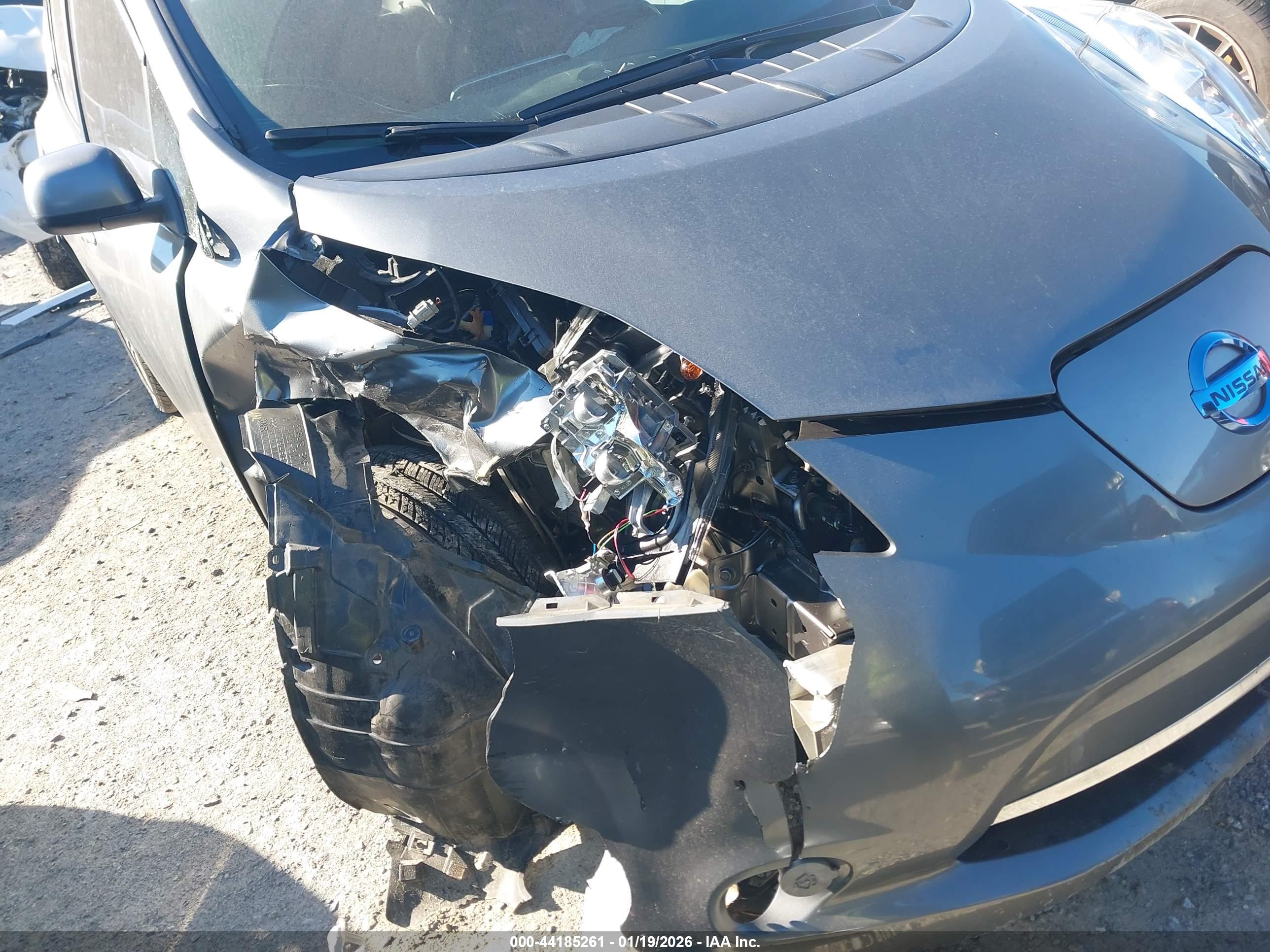 NISSAN LEAF image 6