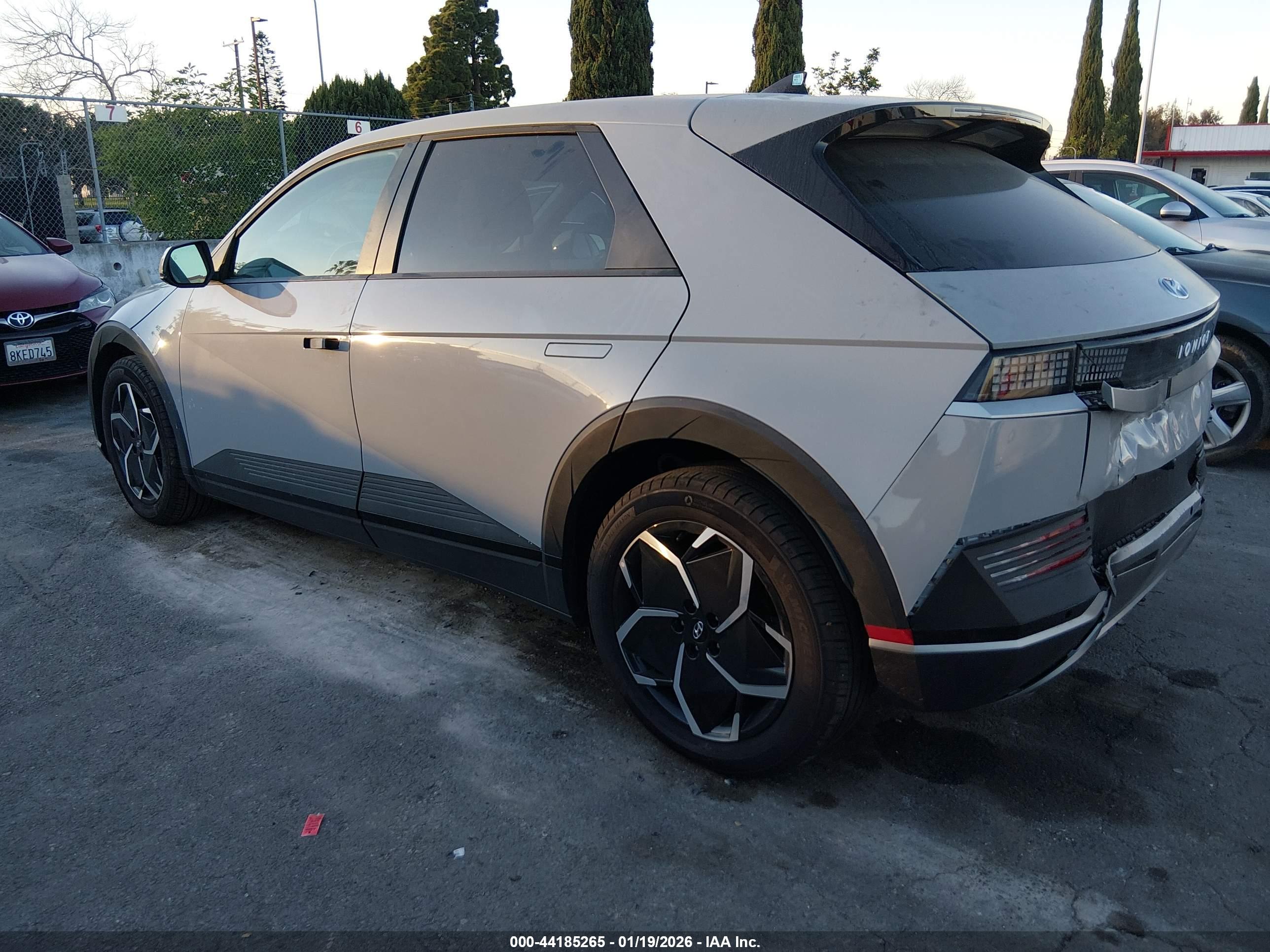 HYUNDAI IONIQ image 3