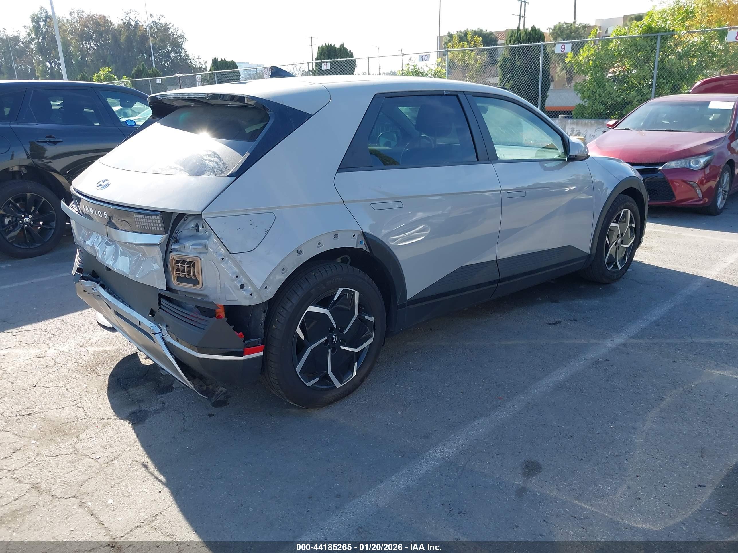 HYUNDAI IONIQ image 4