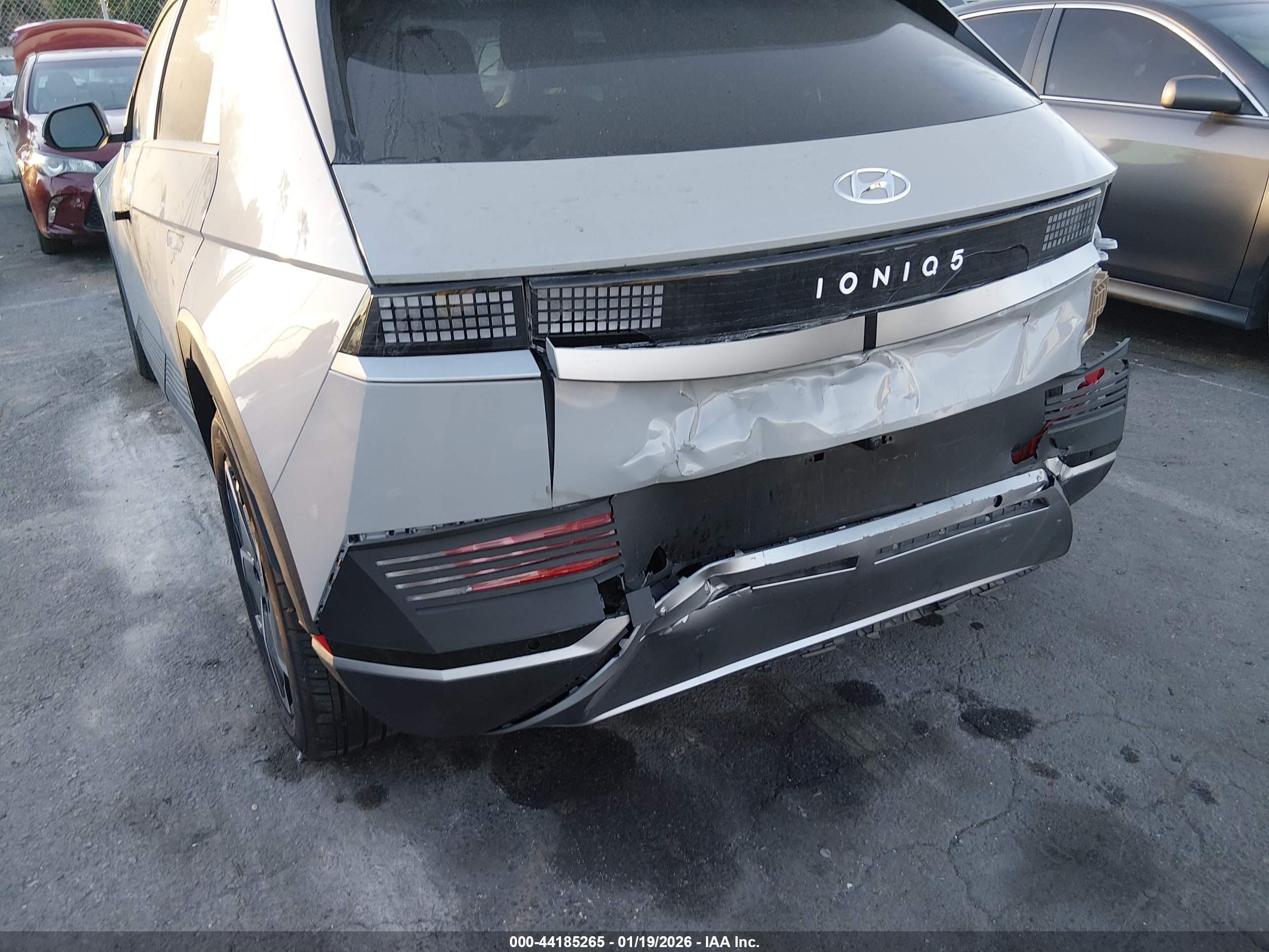 HYUNDAI IONIQ image 6