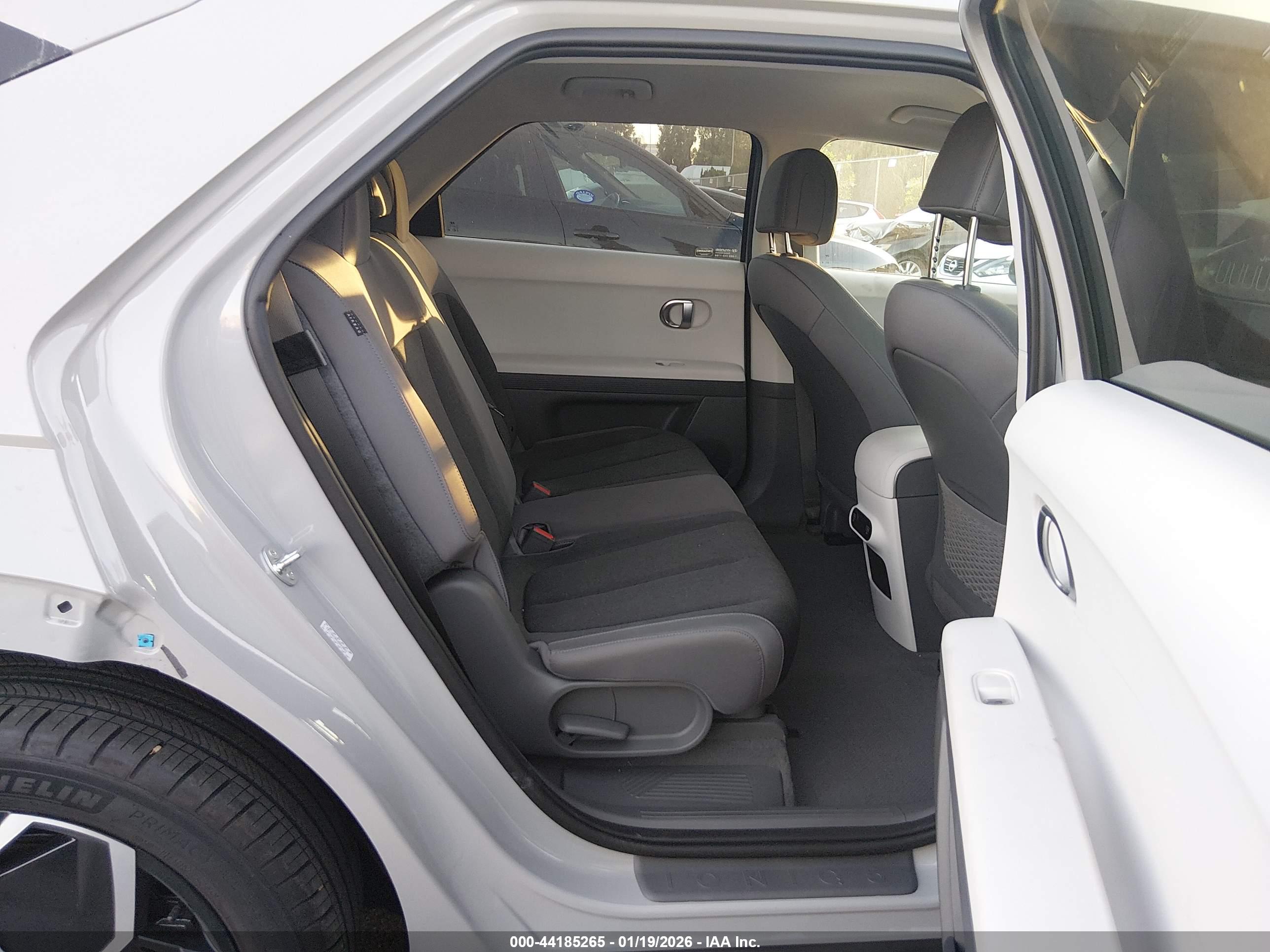 HYUNDAI IONIQ image 8