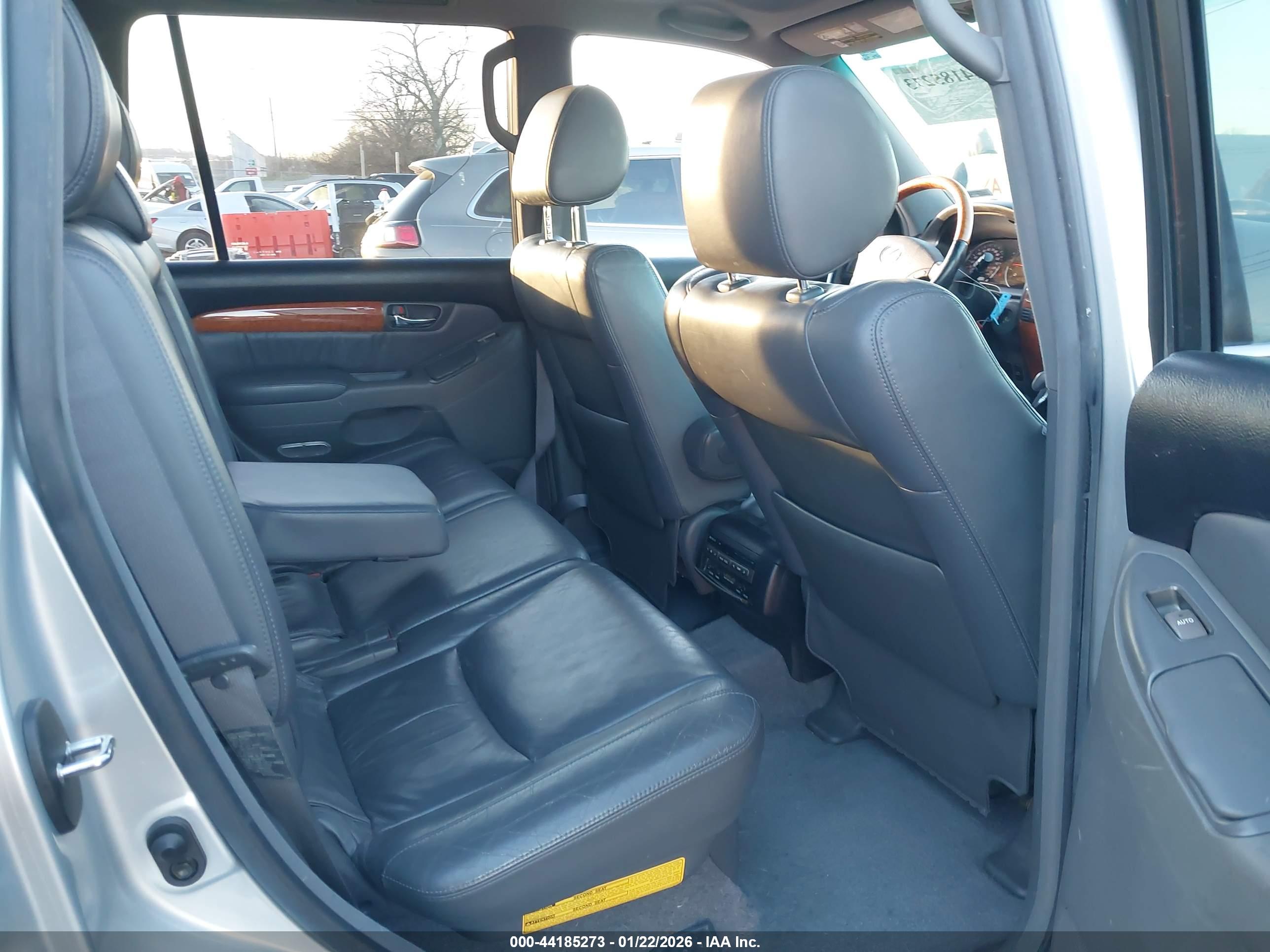 LEXUS GX image 8