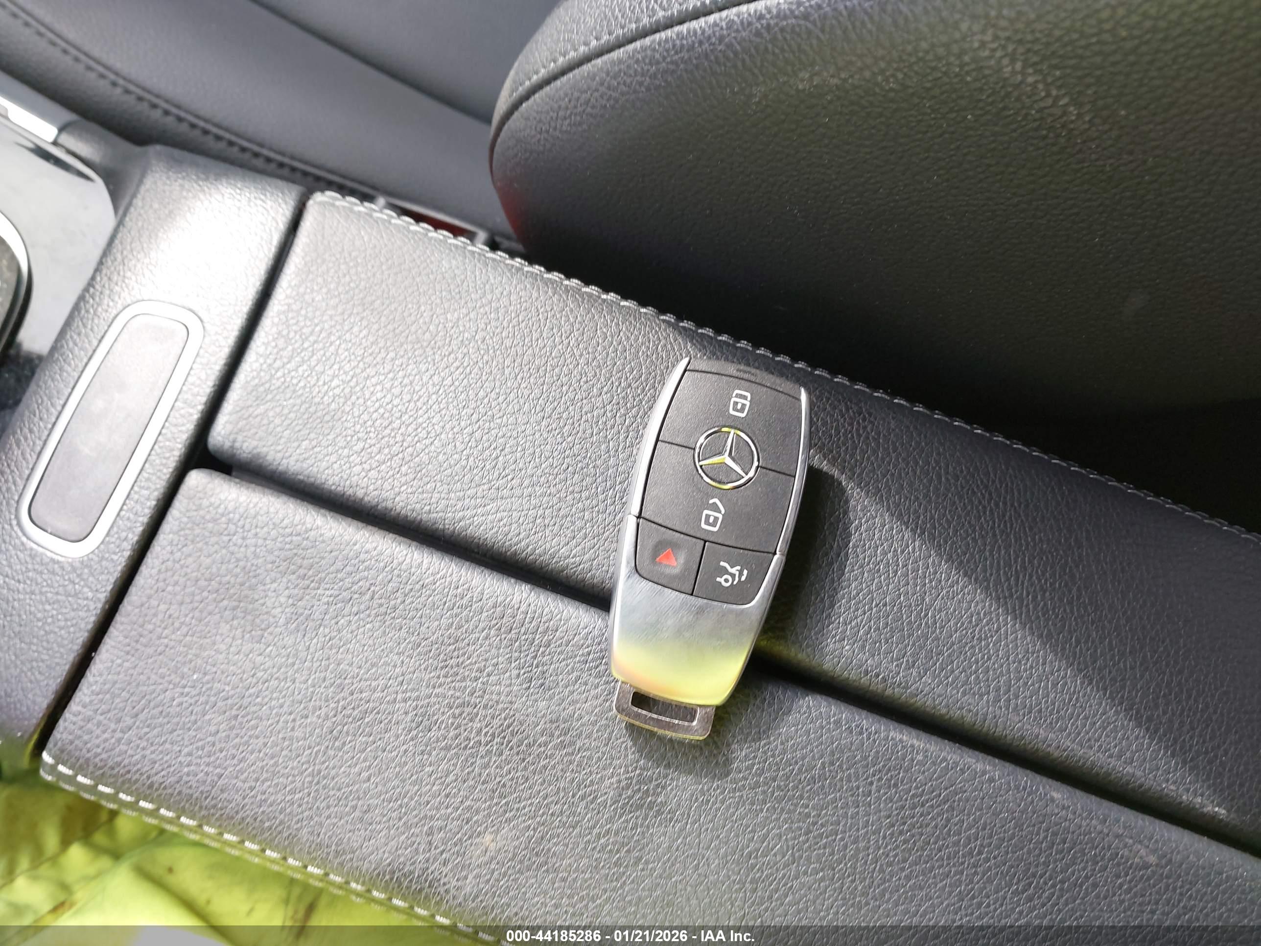 MERCEDES-BENZ GLA image 11