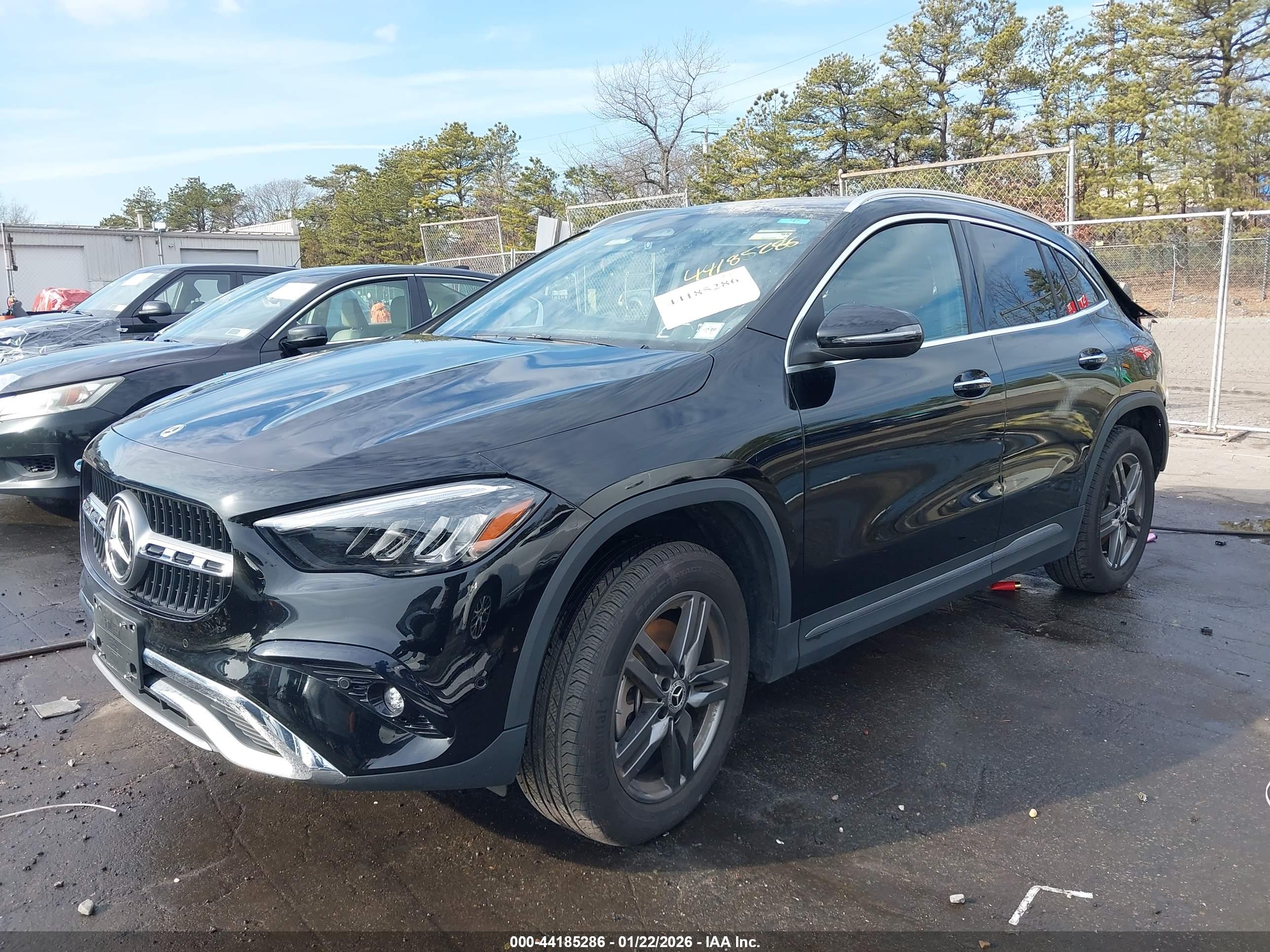 MERCEDES-BENZ GLA image 2