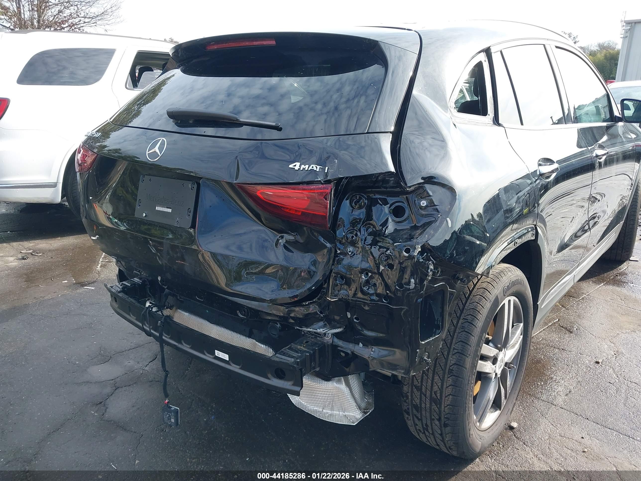 MERCEDES-BENZ GLA image 6