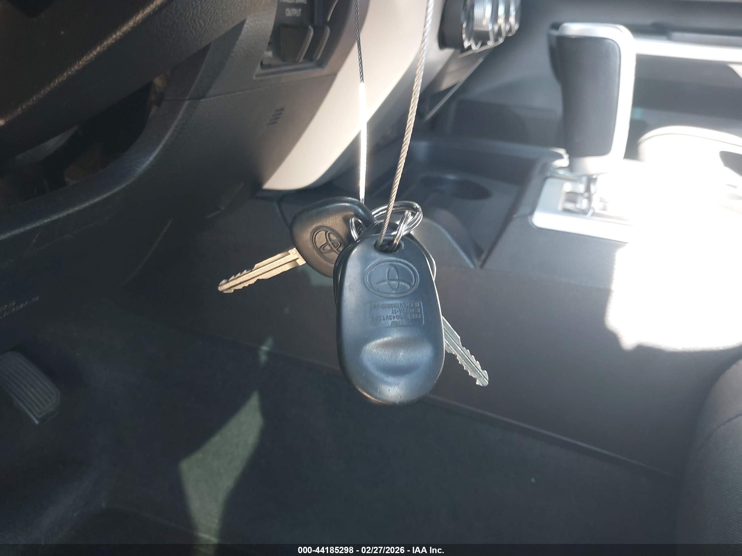 TOYOTA TUNDRA image 11