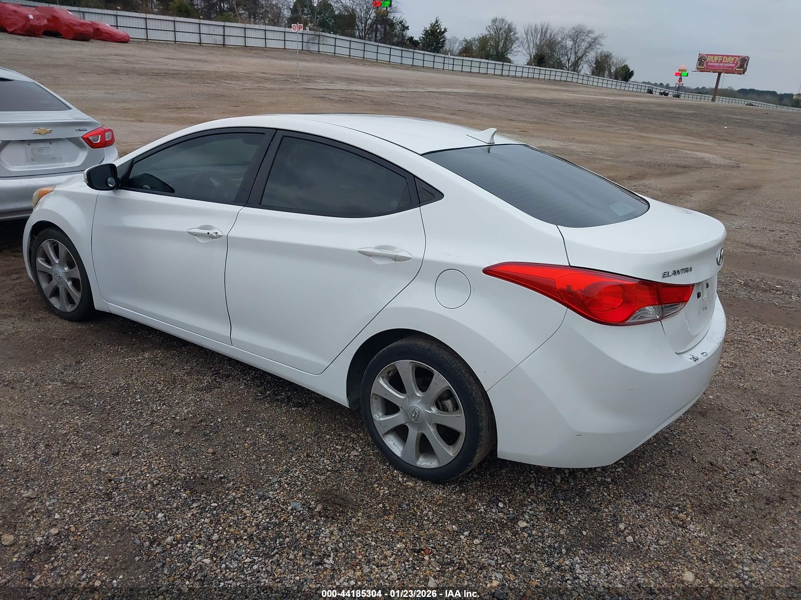 HYUNDAI ELANTRA image 3