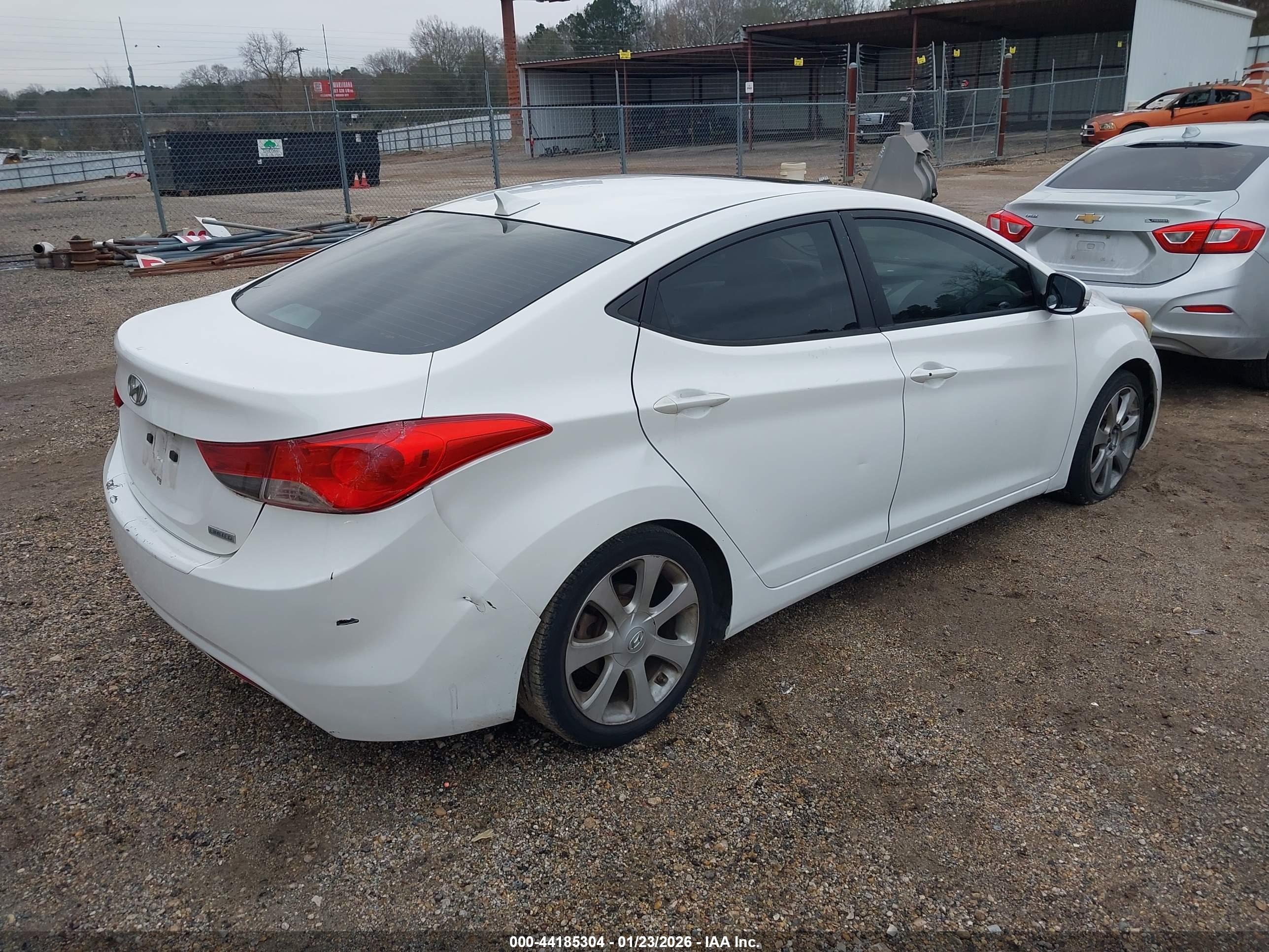 HYUNDAI ELANTRA image 4