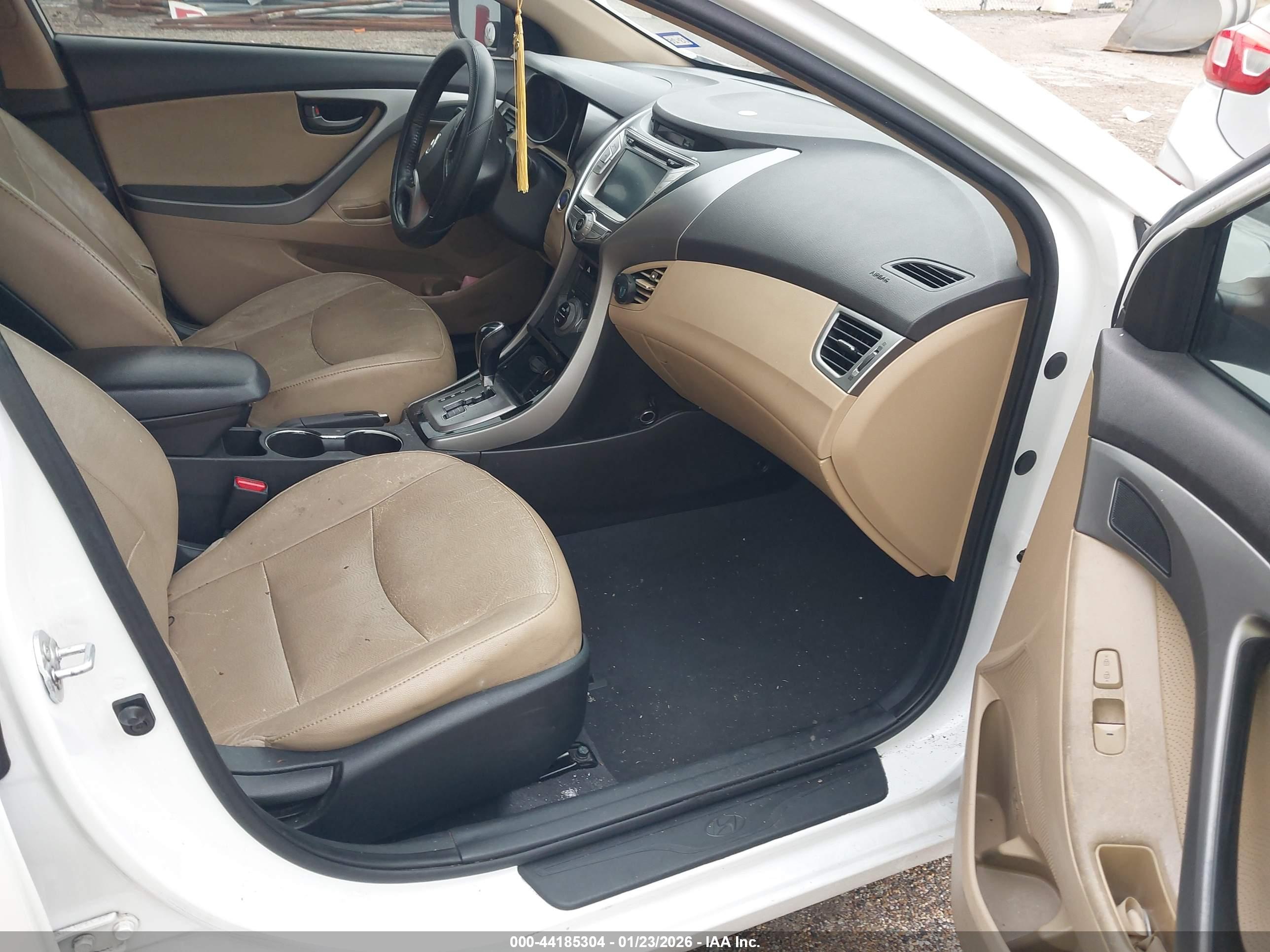 HYUNDAI ELANTRA image 5