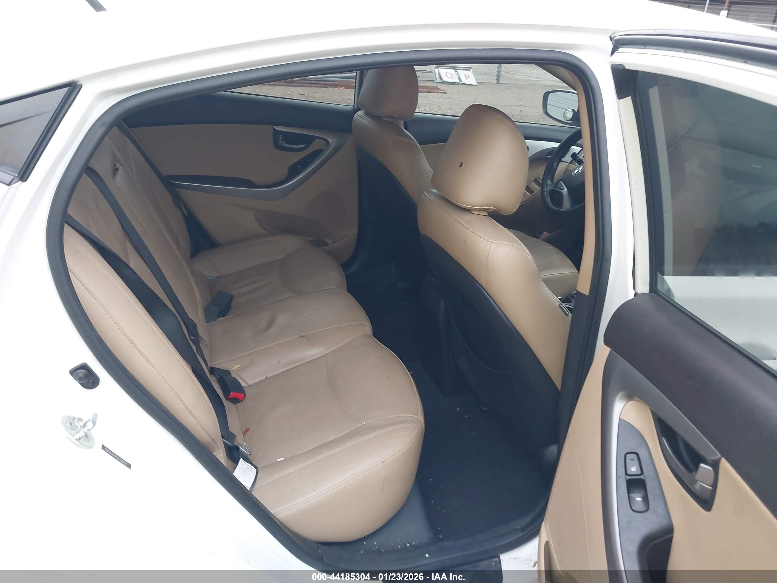HYUNDAI ELANTRA image 8