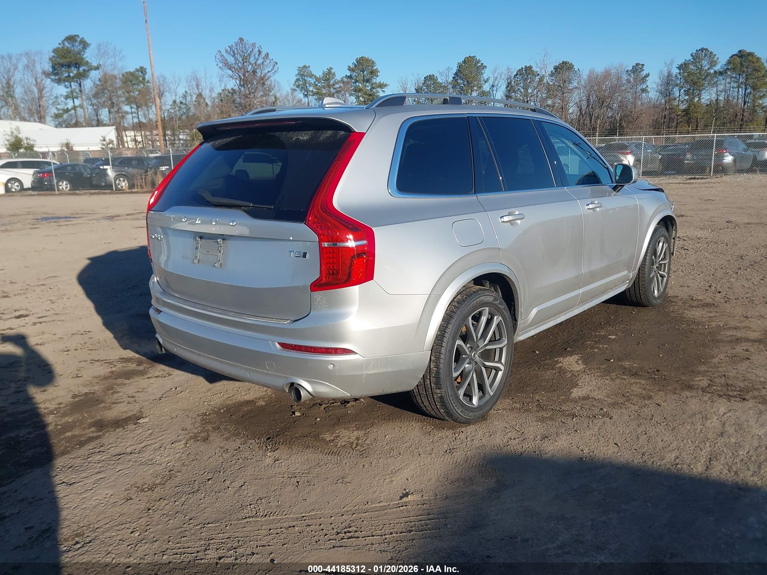 VOLVO XC90 image 4