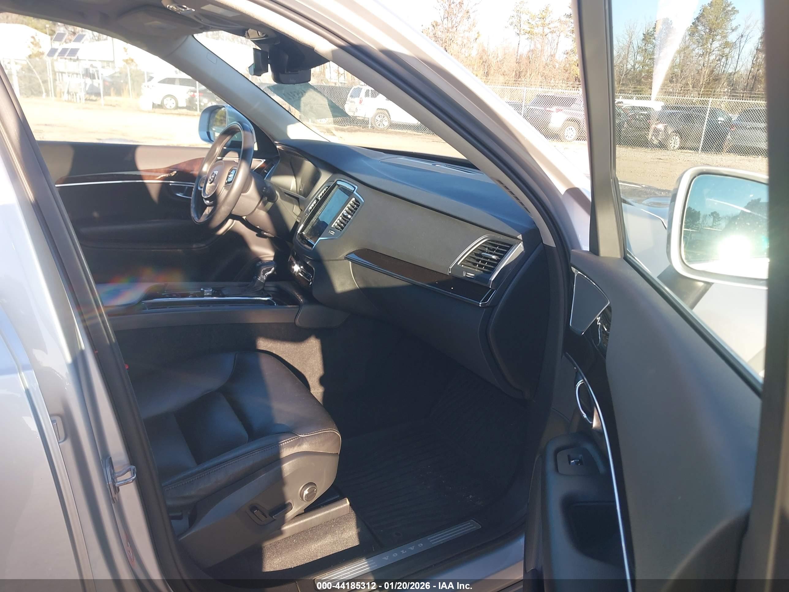 VOLVO XC90 image 5