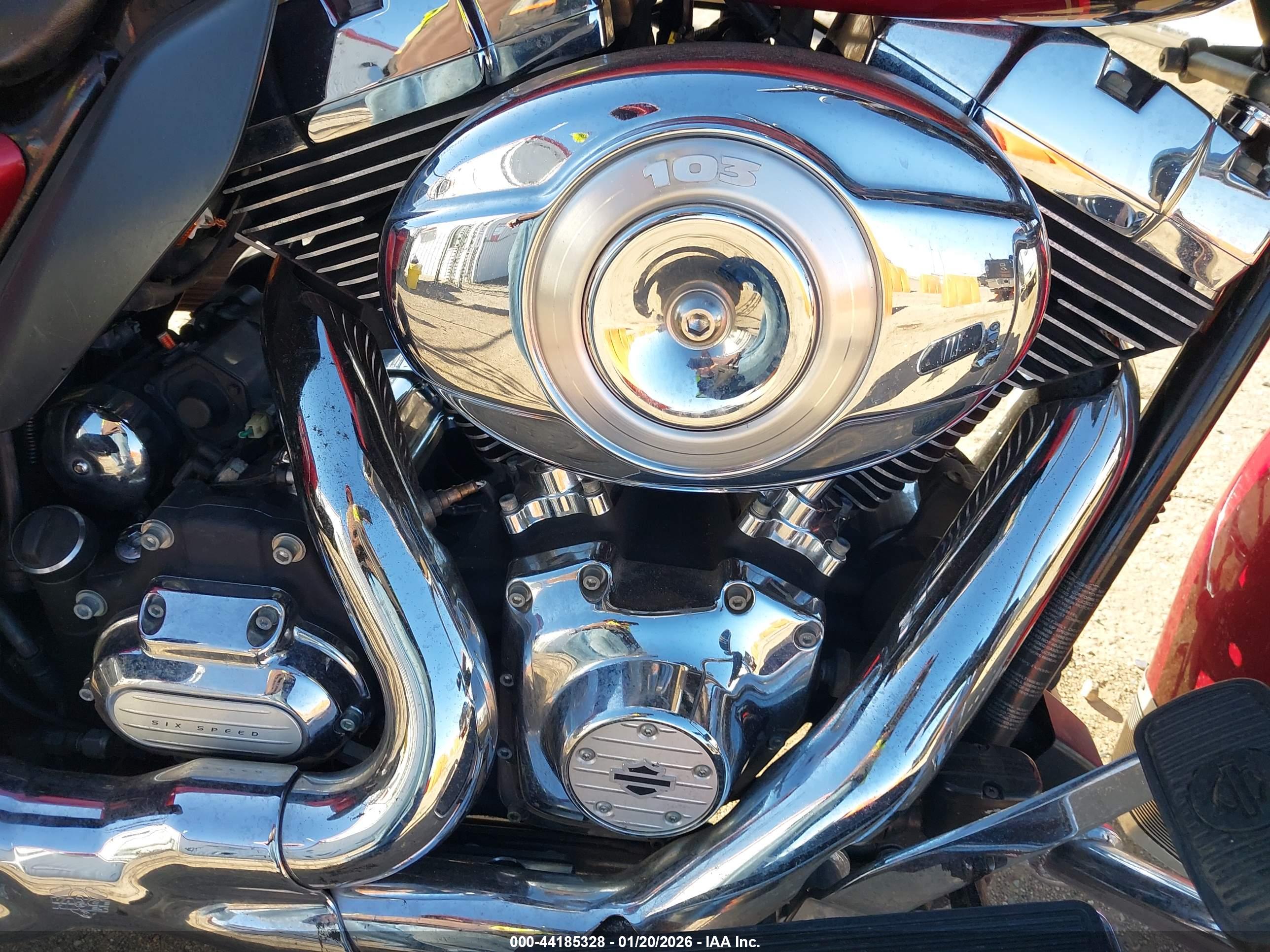 HARLEY-DAVIDSON FLHTCU image 8