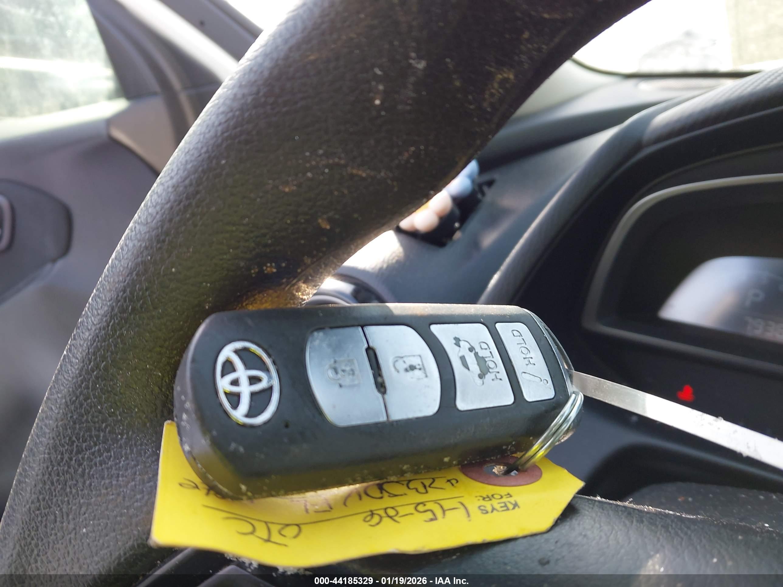 TOYOTA YARIS image 11