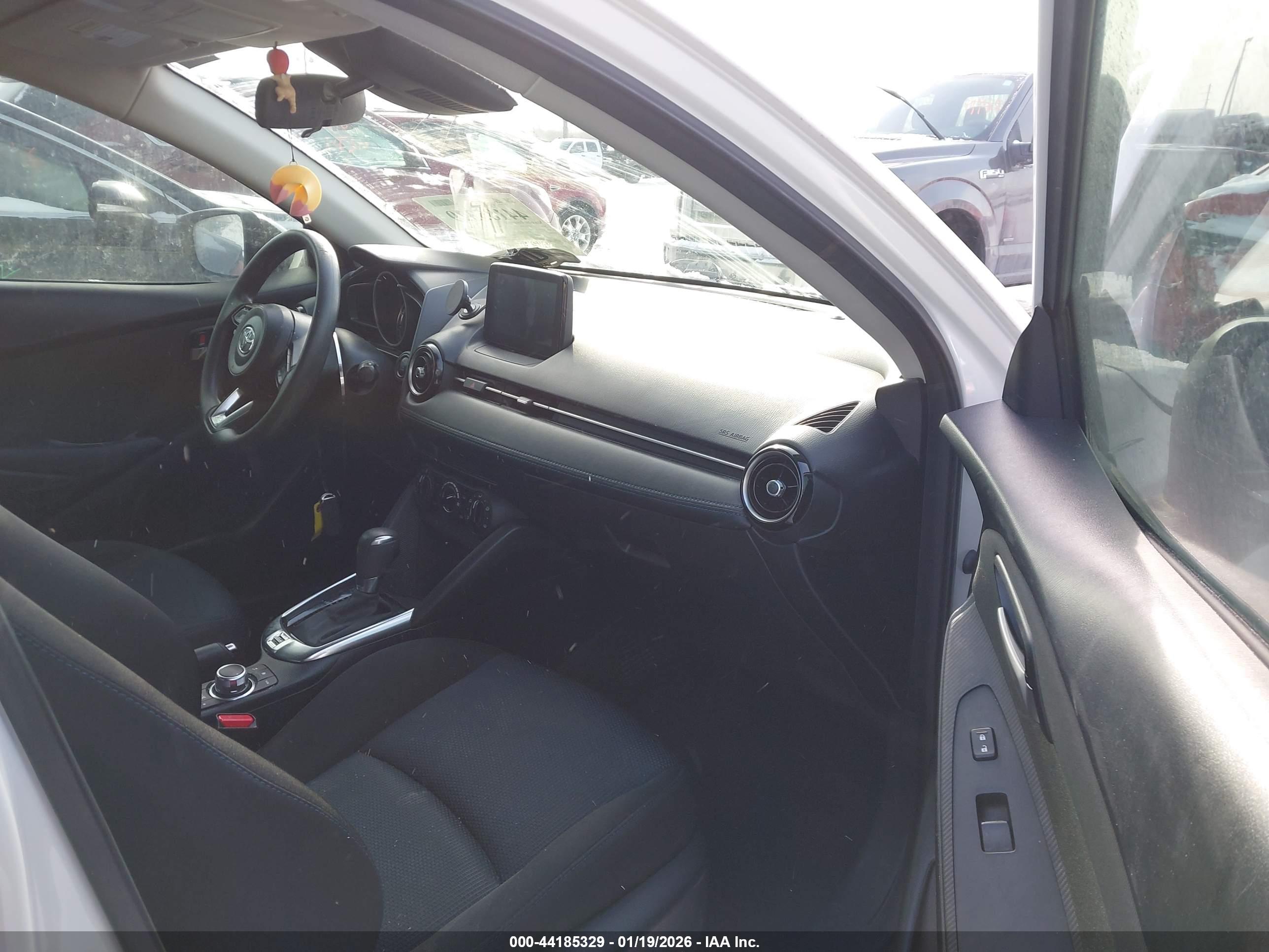 TOYOTA YARIS image 5