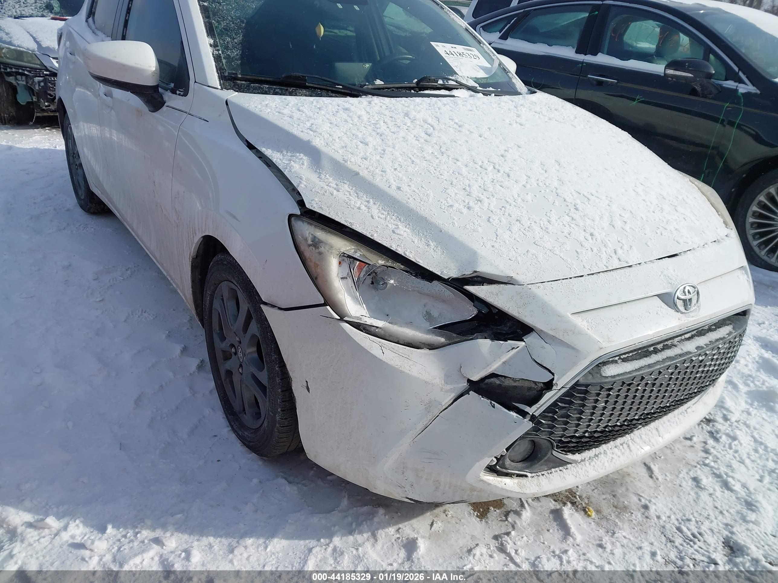 TOYOTA YARIS image 6