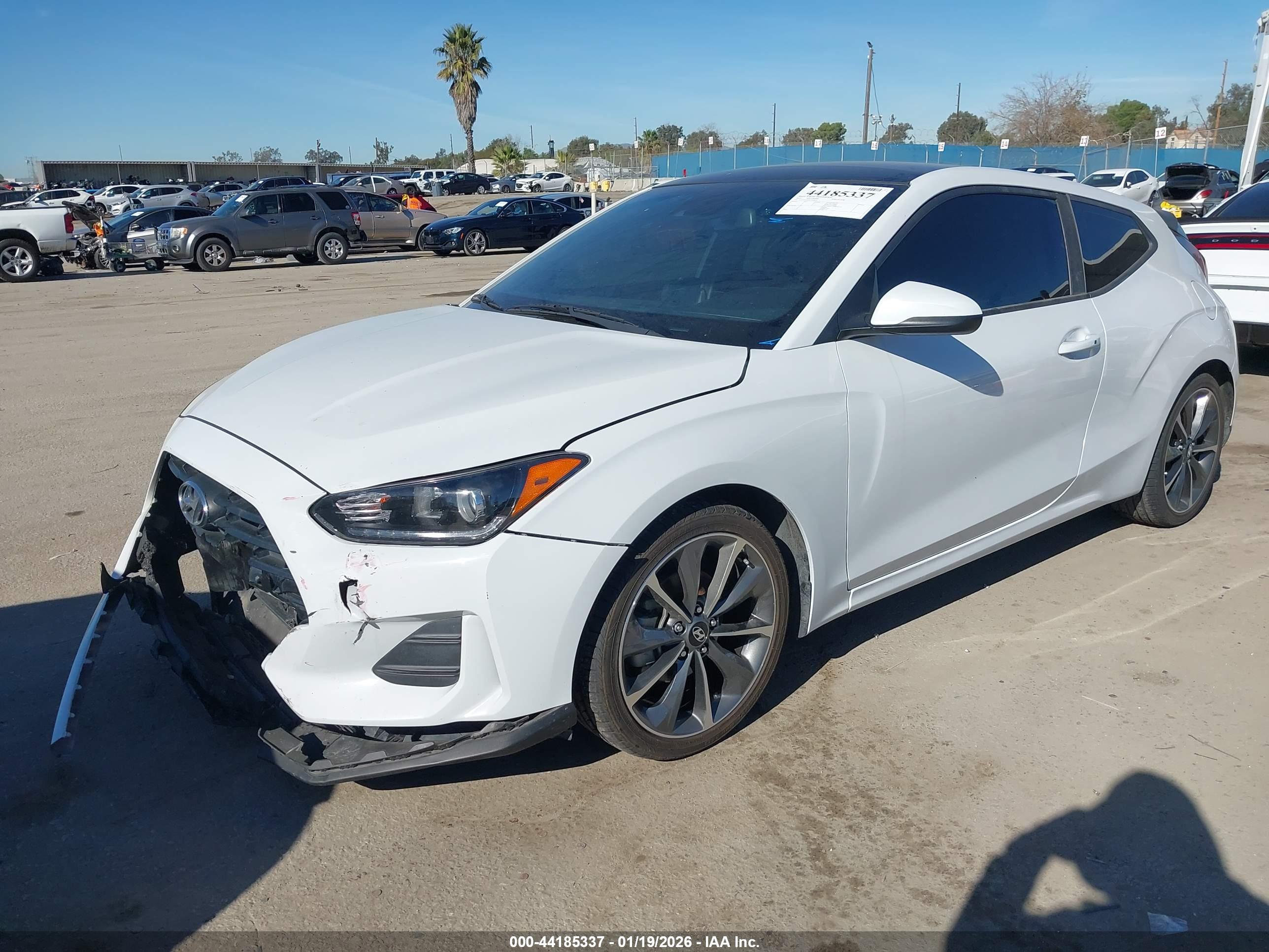HYUNDAI VELOSTER image 2