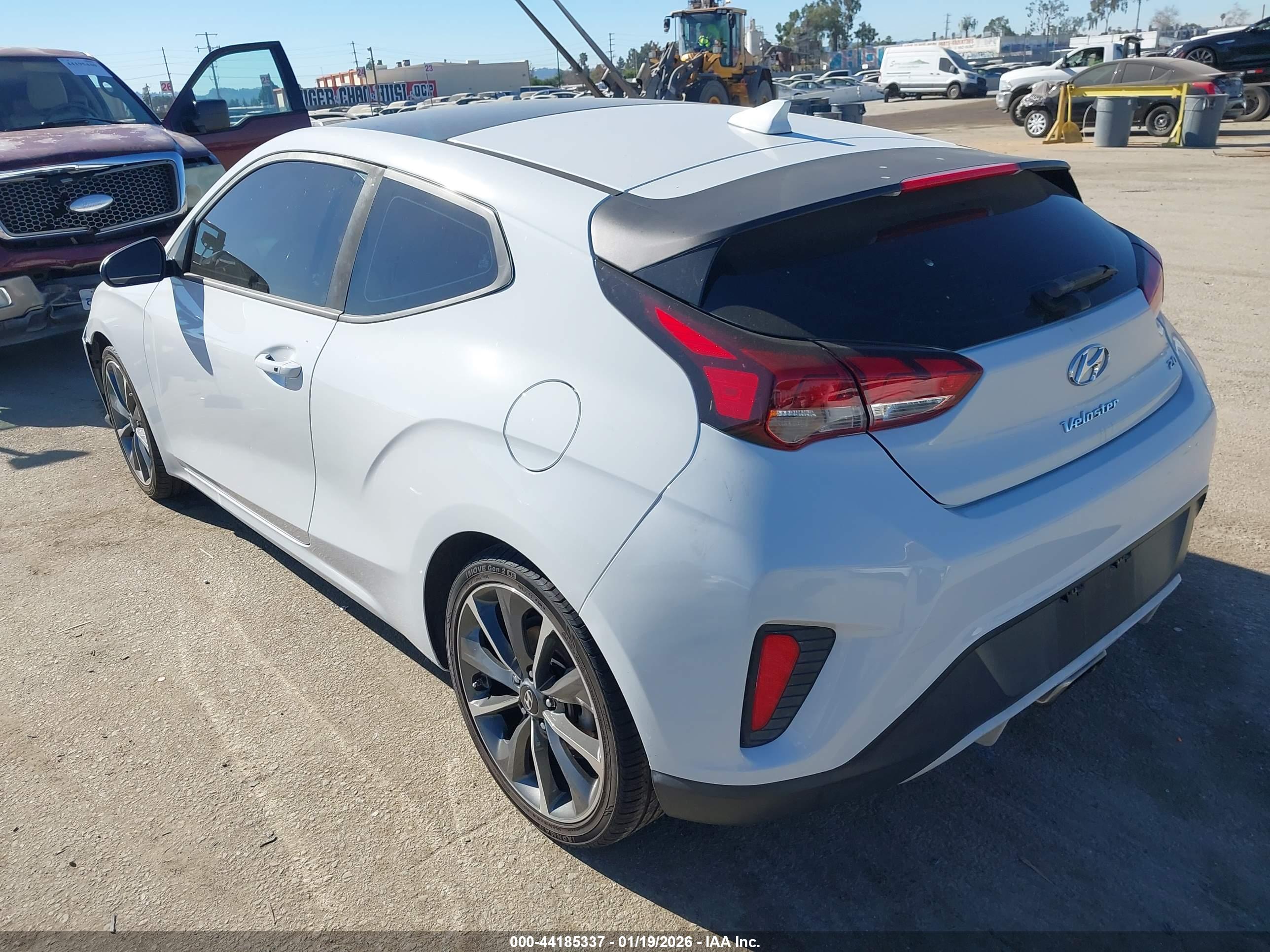 HYUNDAI VELOSTER image 3