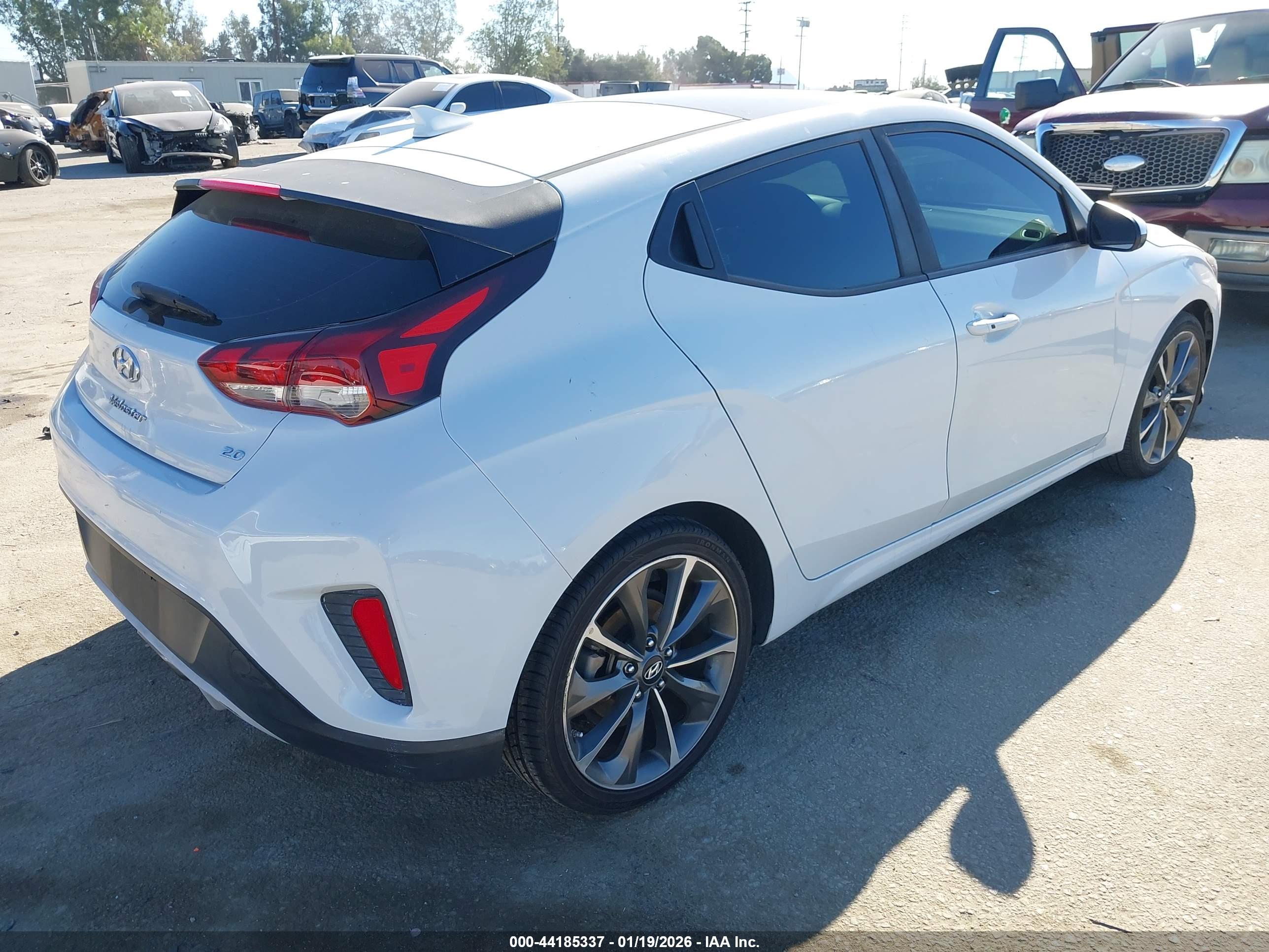 HYUNDAI VELOSTER image 4