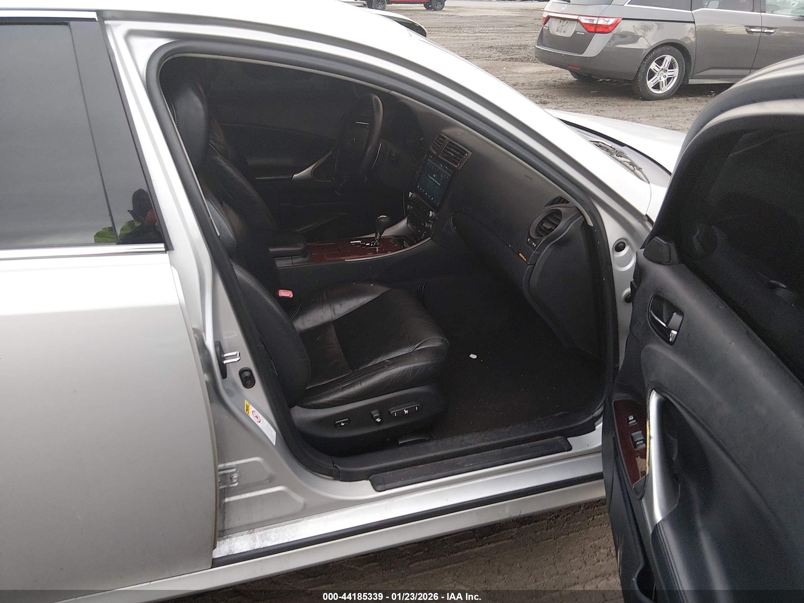LEXUS IS image 5