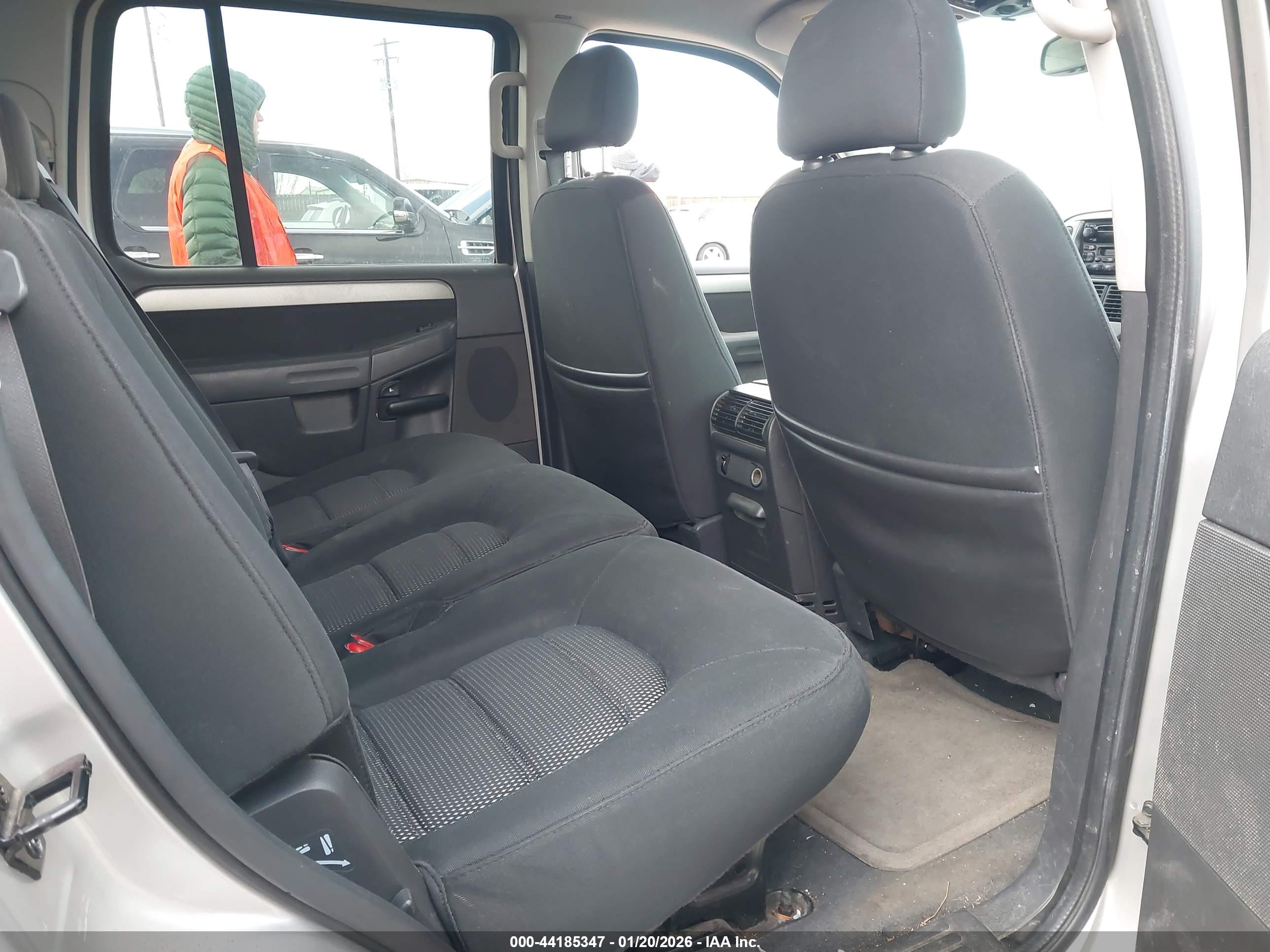 FORD EXPLORER image 8
